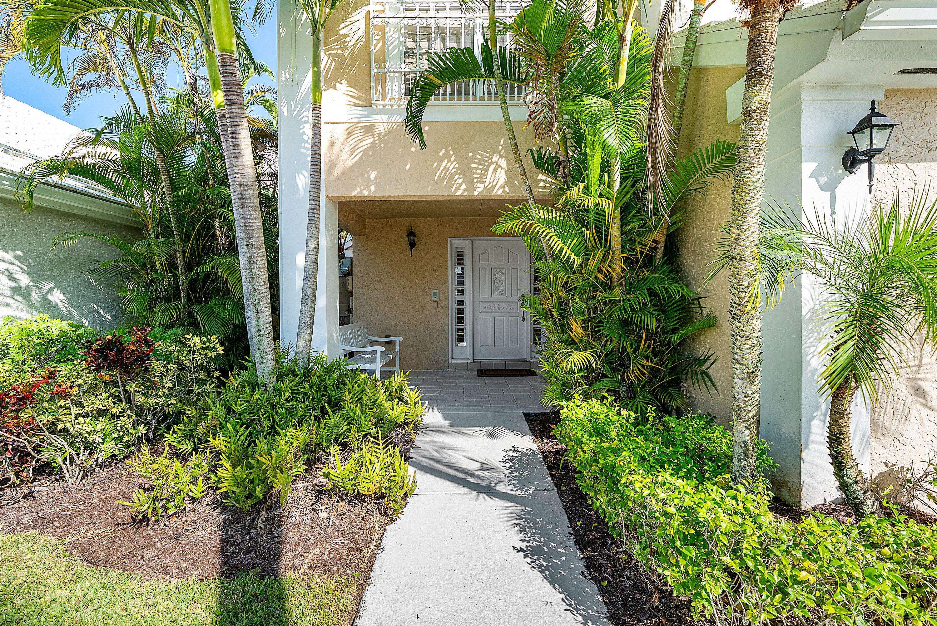 Palm Beach Gardens, FL 33418,8 Windsor LN