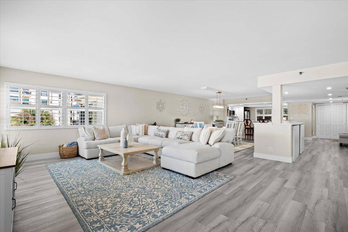 North Palm Beach, FL 33408,364 Golfview RD 405