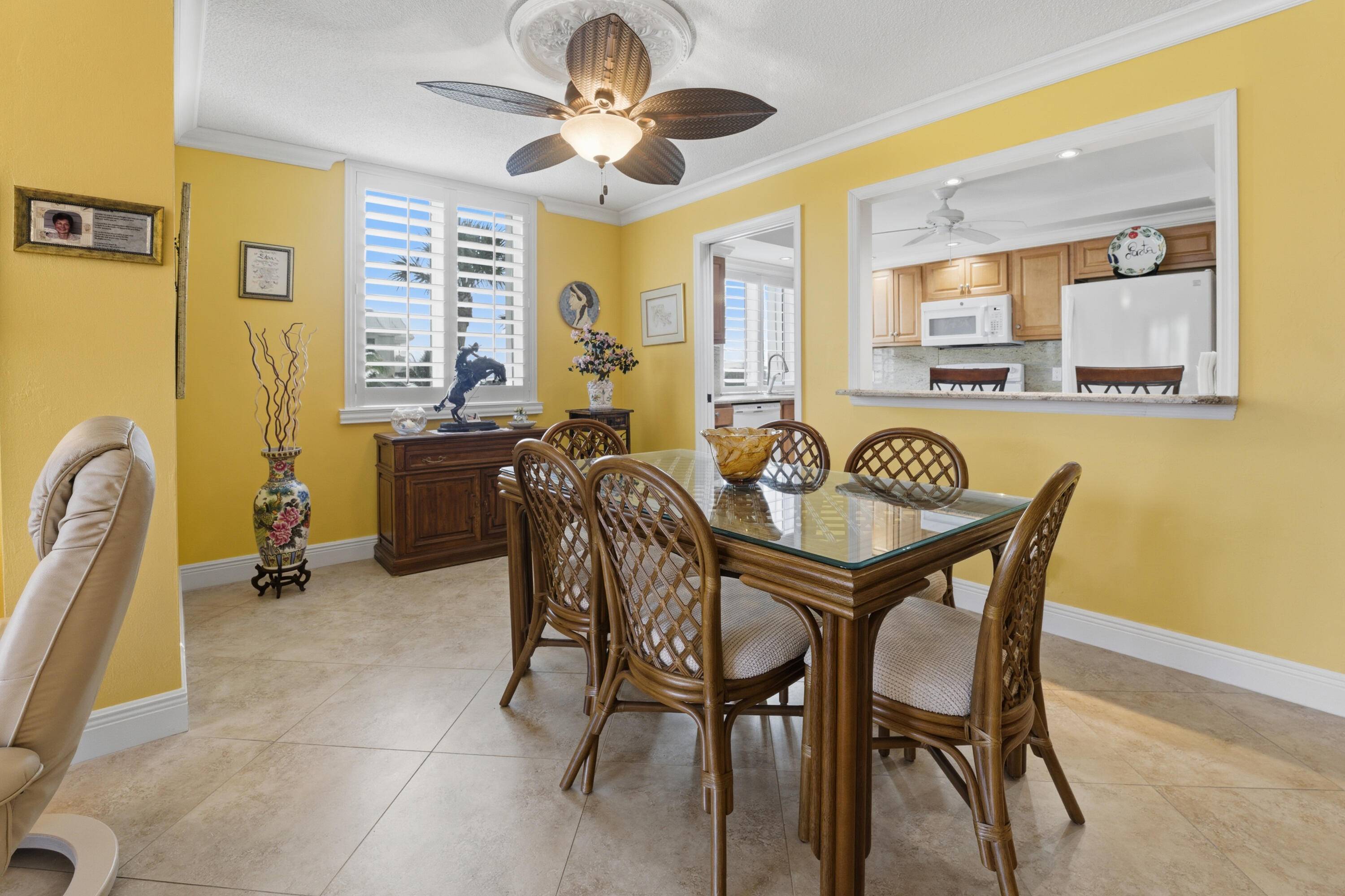 Tequesta, FL 33469,375 Beach RD 201