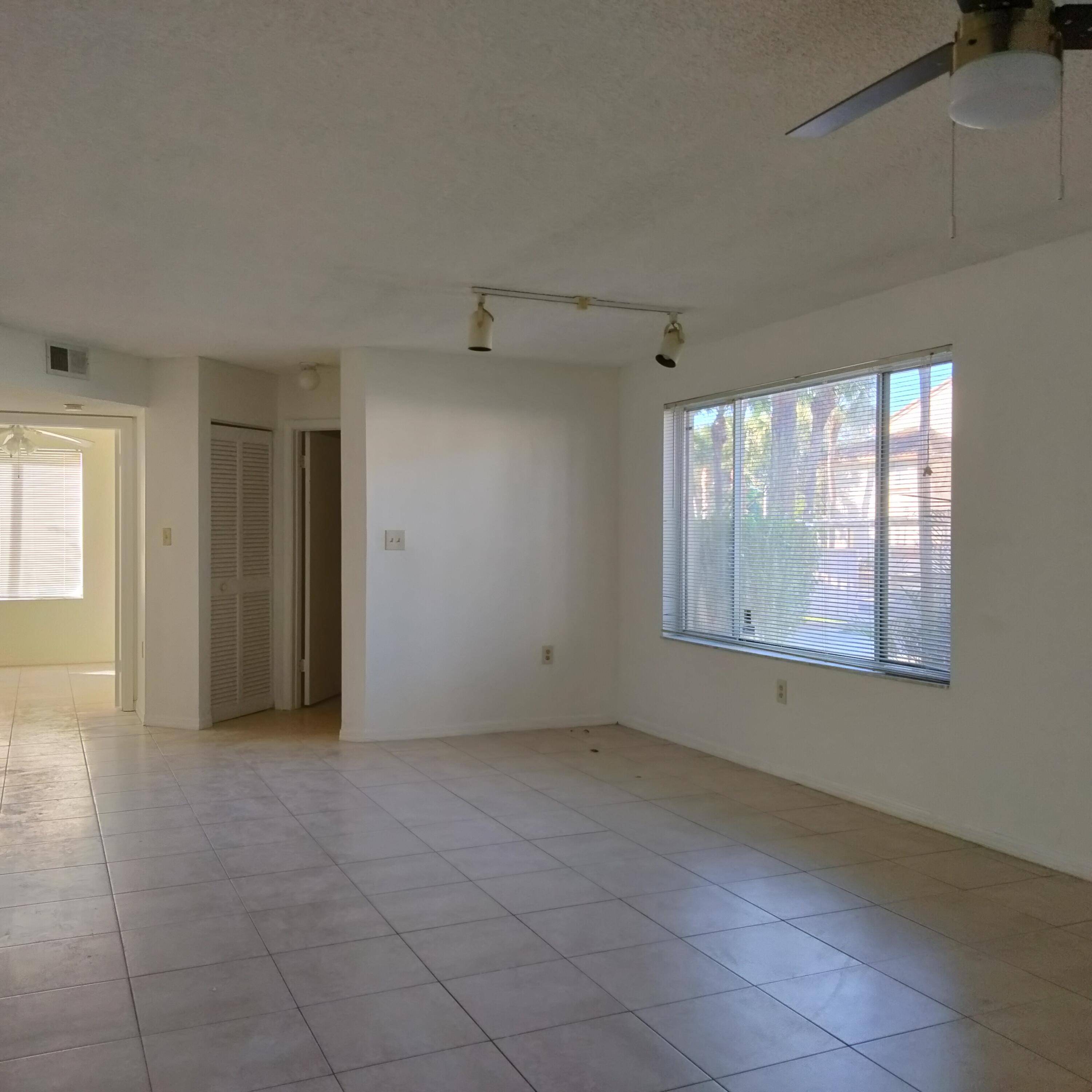 West Palm Beach, FL 33409,17101 Glenmoor DR 17101