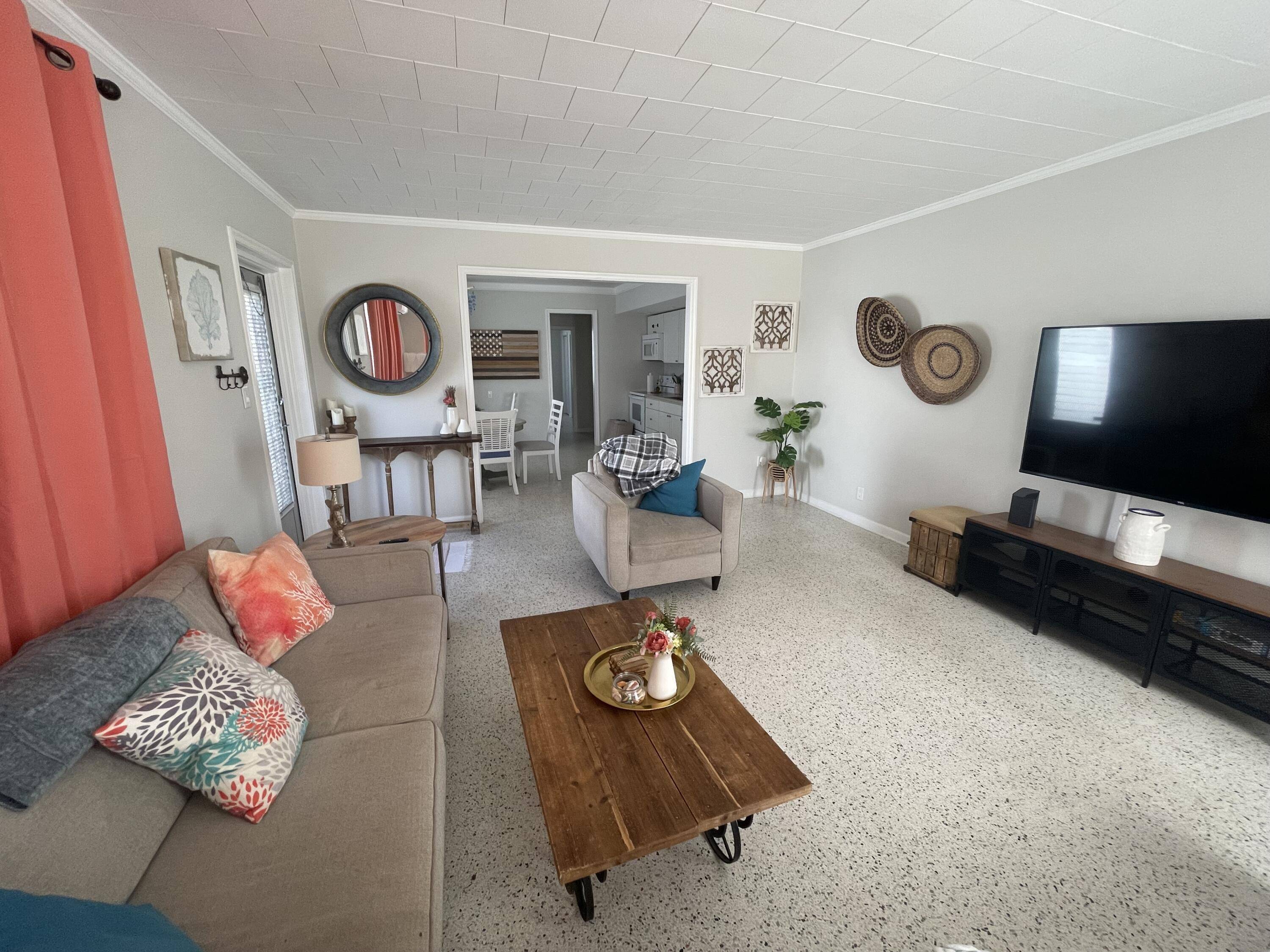 North Palm Beach, FL 33408,2023 S Suzanne CIR 1