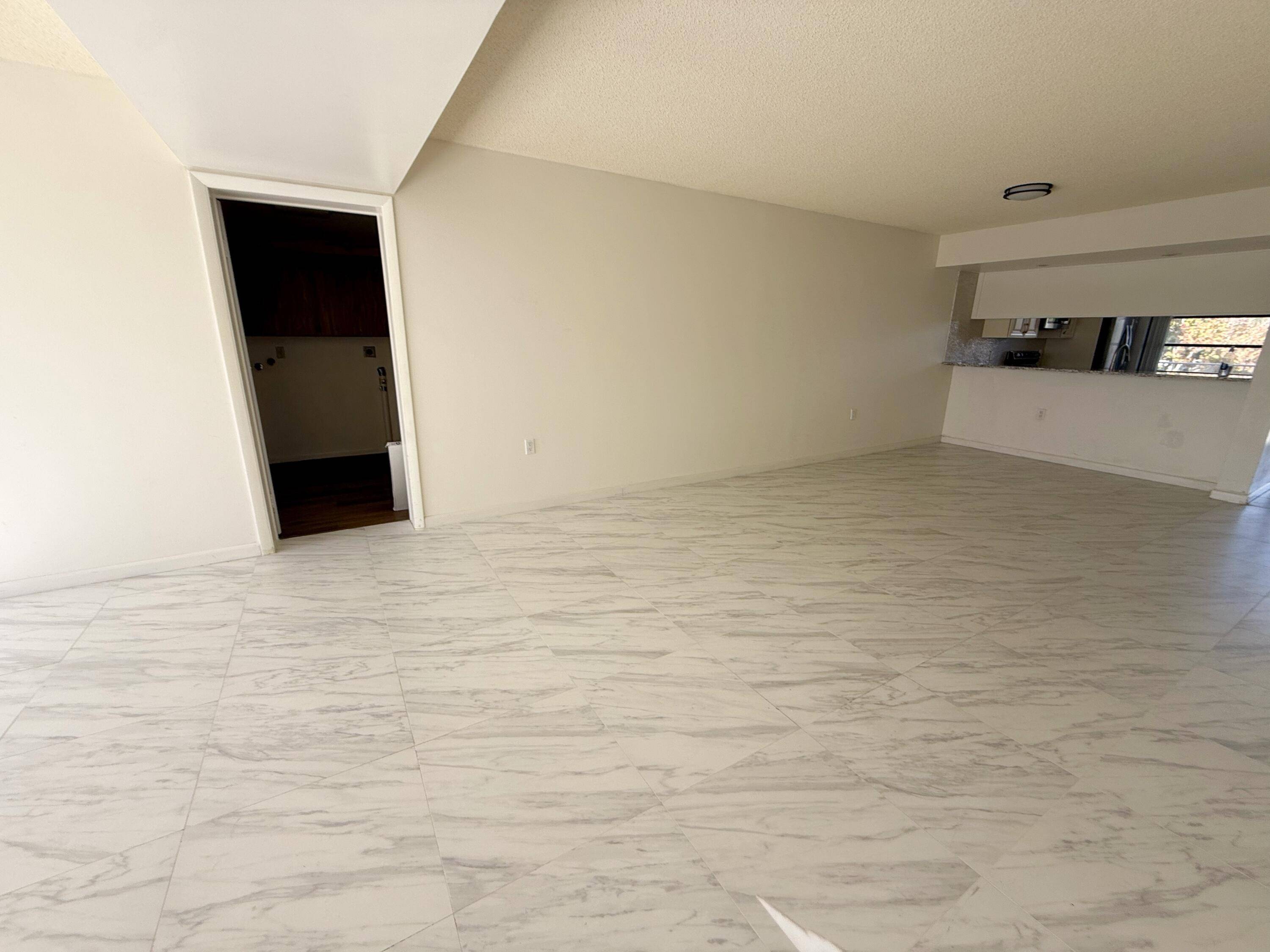 West Palm Beach, FL 33401,3826 Whitehall DR 305