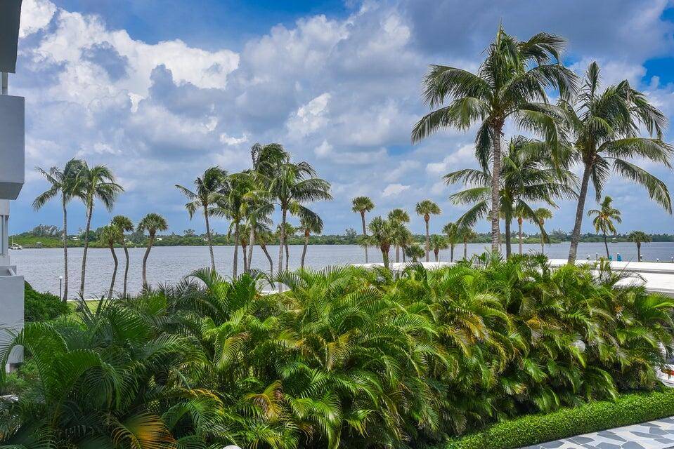 Palm Beach, FL 33480,2860 S Ocean BLVD 202