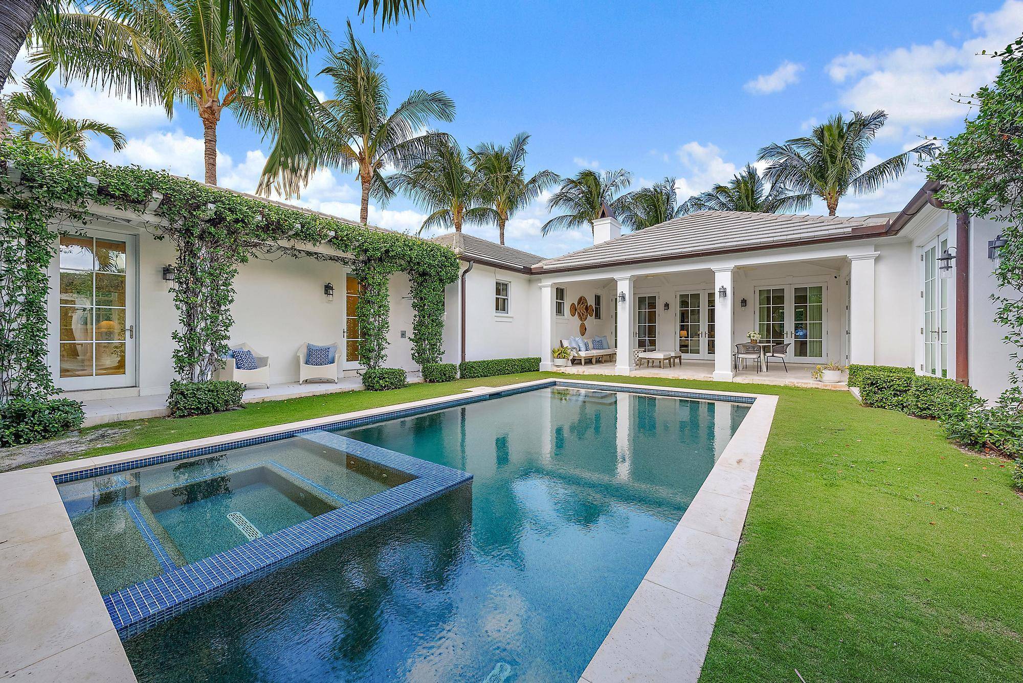 Palm Beach, FL 33480,216 Sandpiper DR