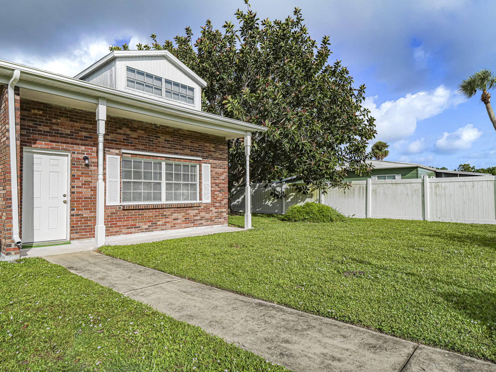 Micco, FL 32976,8520 Highway 1 H12