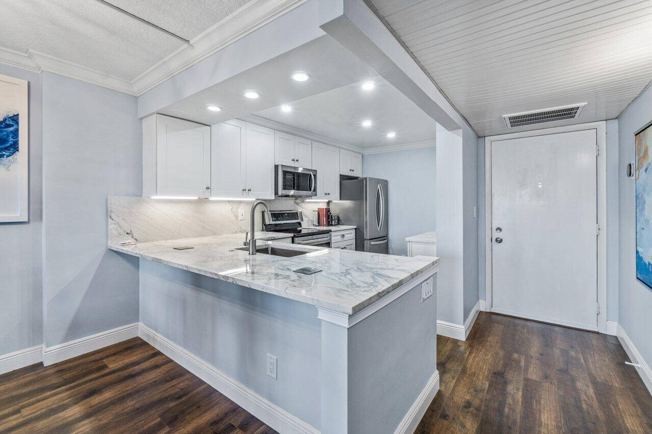 Boca Raton, FL 33432,14 Royal Palm WAY 504