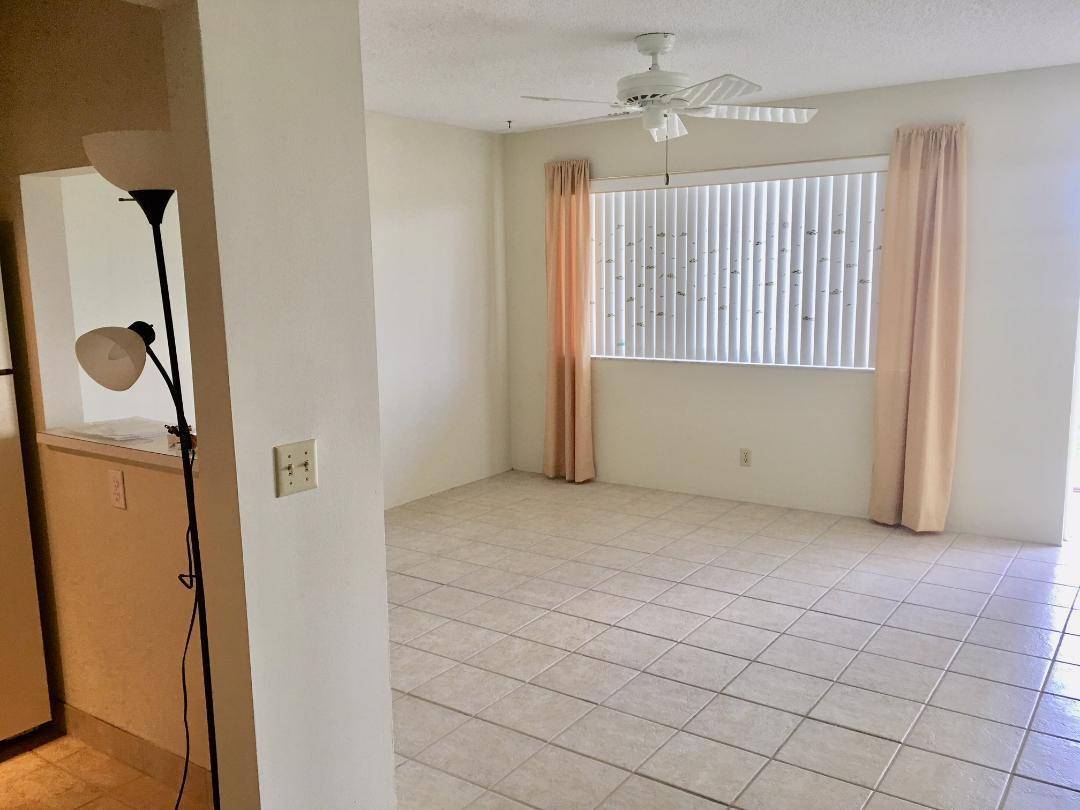 Palm Springs, FL 33461,400 W Village Green CIR 317