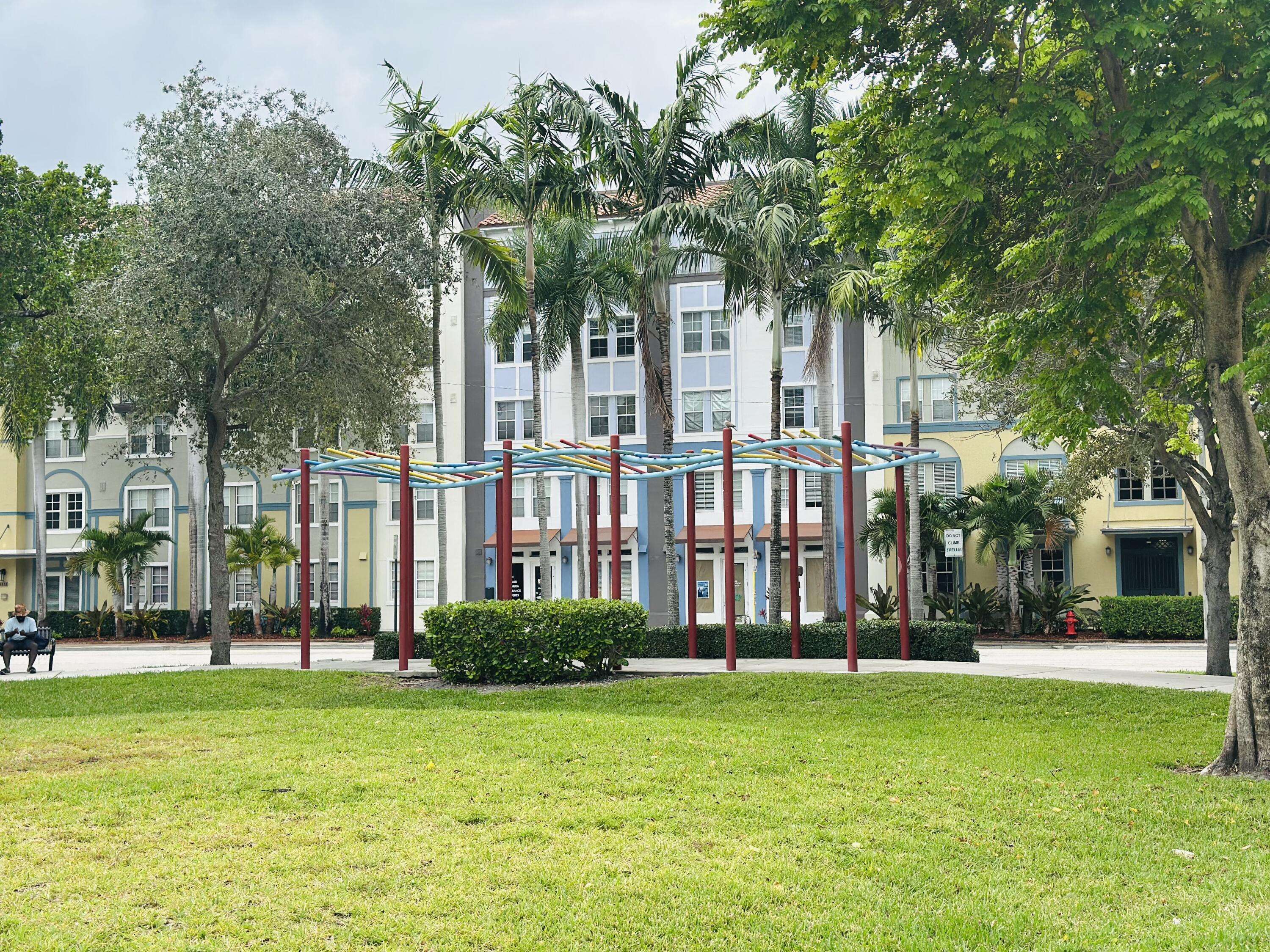 Fort Lauderdale, FL 33301,533 NE 3rd AVE 341