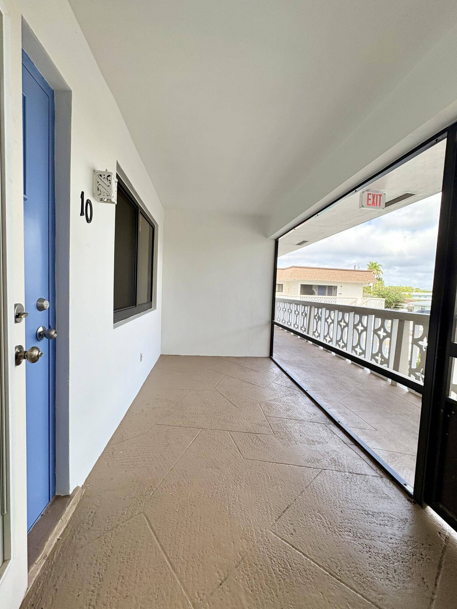 Pompano Beach, FL 33060,305 SE 9th AVE 10