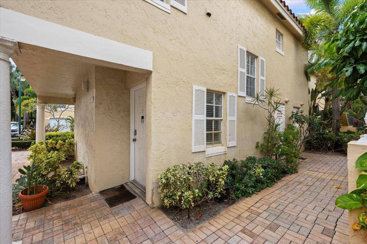 Lake Park, FL 33403,1015 Lake Shore DR 105