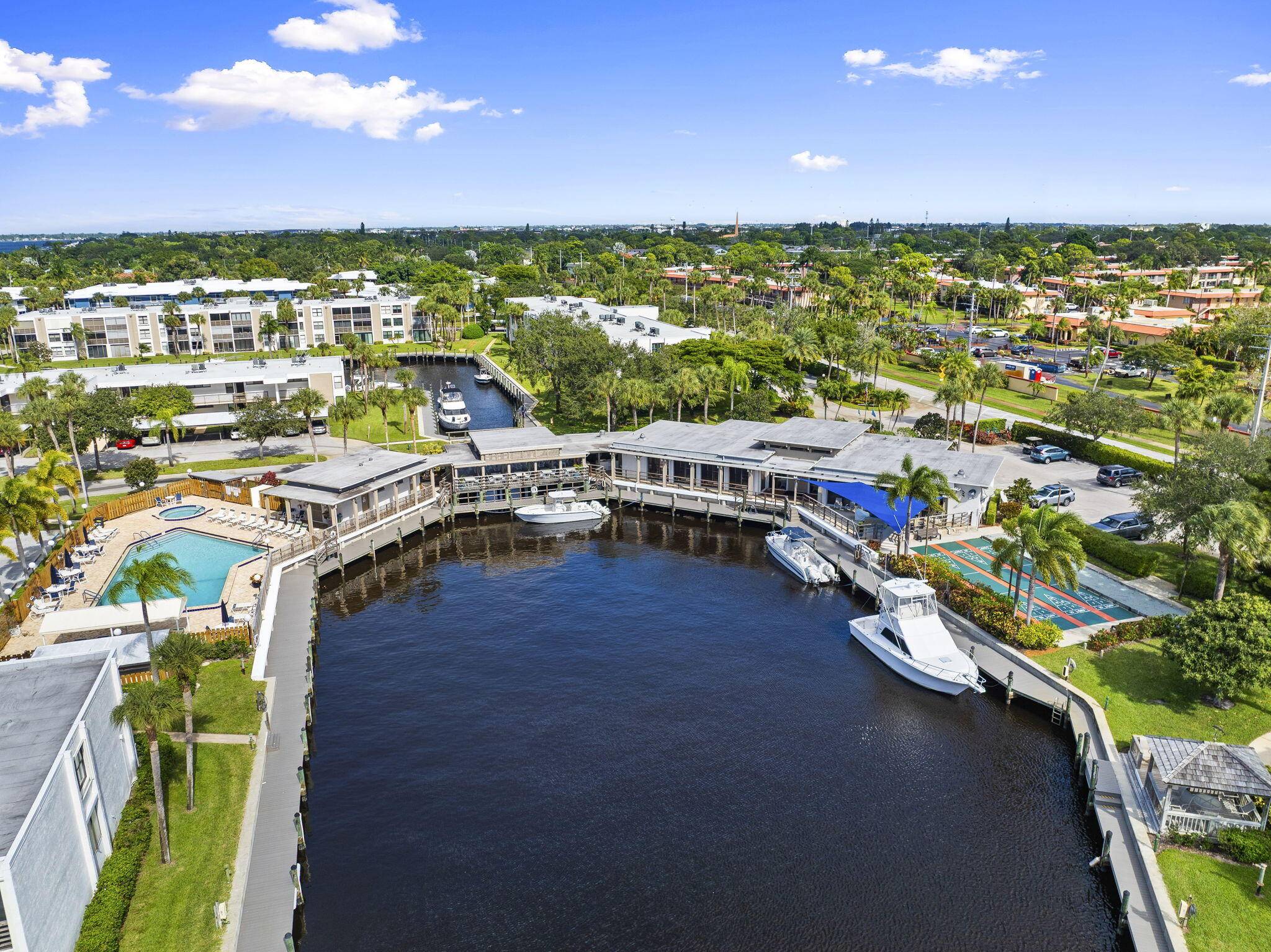 Stuart, FL 34994,1950 SW Palm City RD 6-105