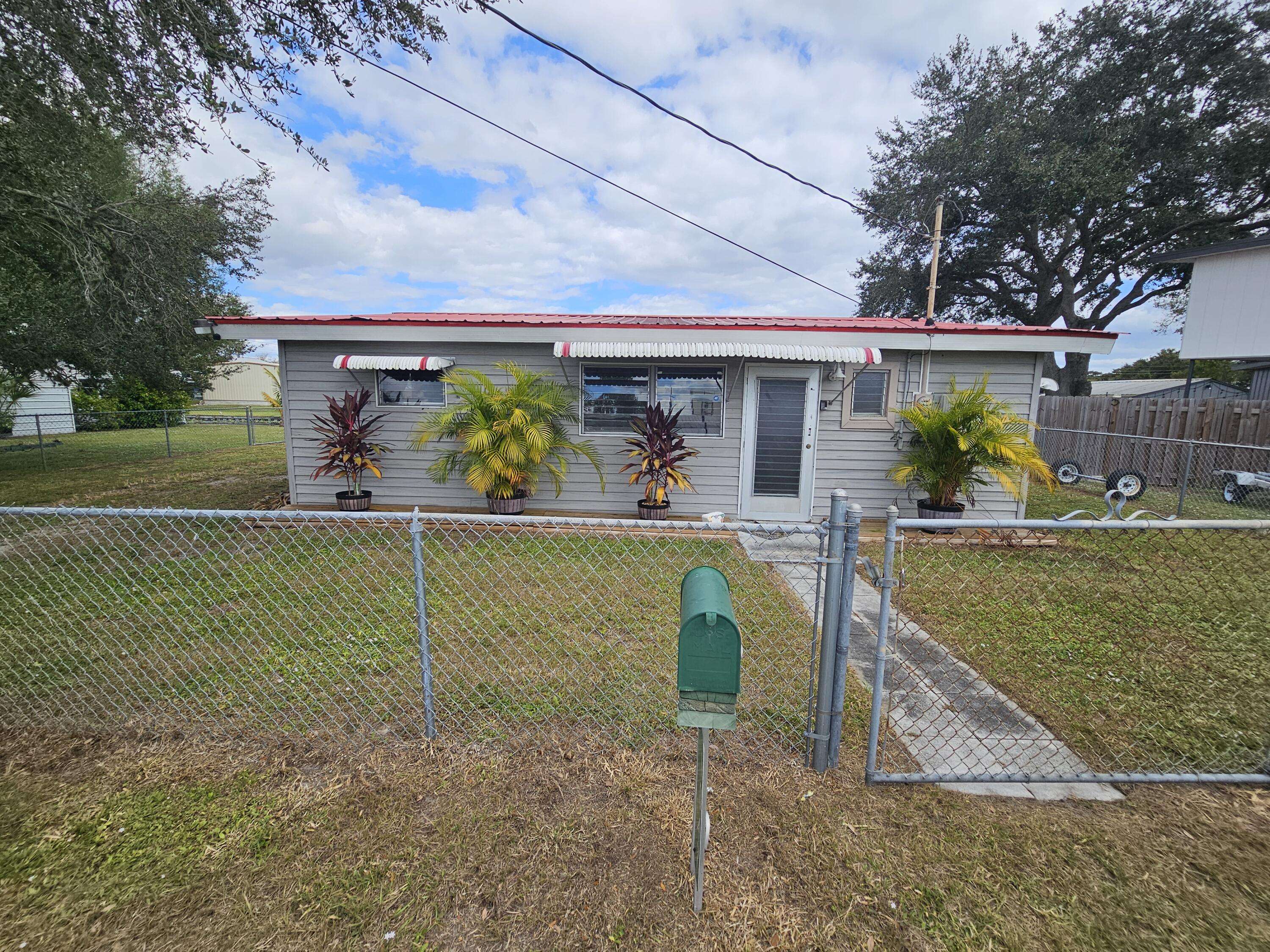 Okeechobee, FL 34974,1047 5 ST