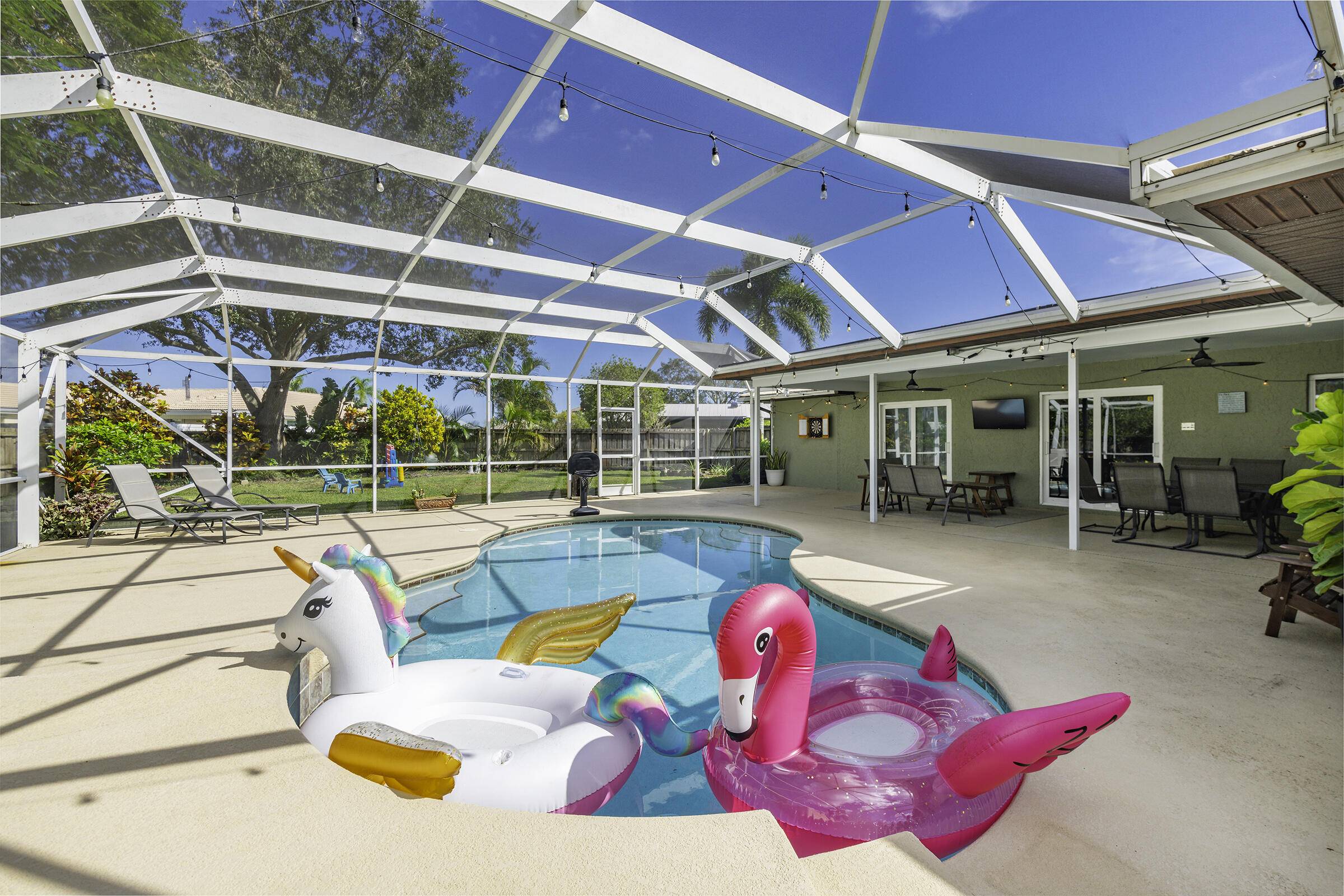 Port Saint Lucie, FL 34983,762 SE River LN