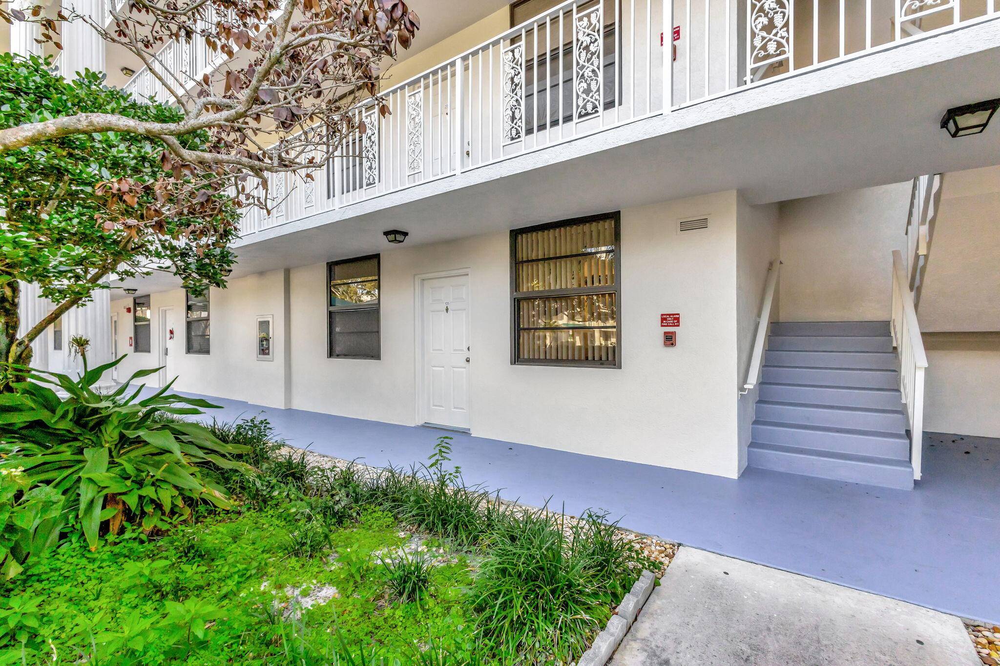 West Palm Beach, FL 33401,3630 Whitehall DR 105