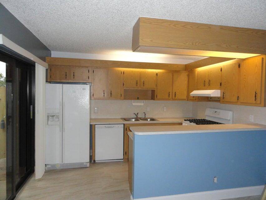 Lake Worth, FL 33461,2464 Waterside DR