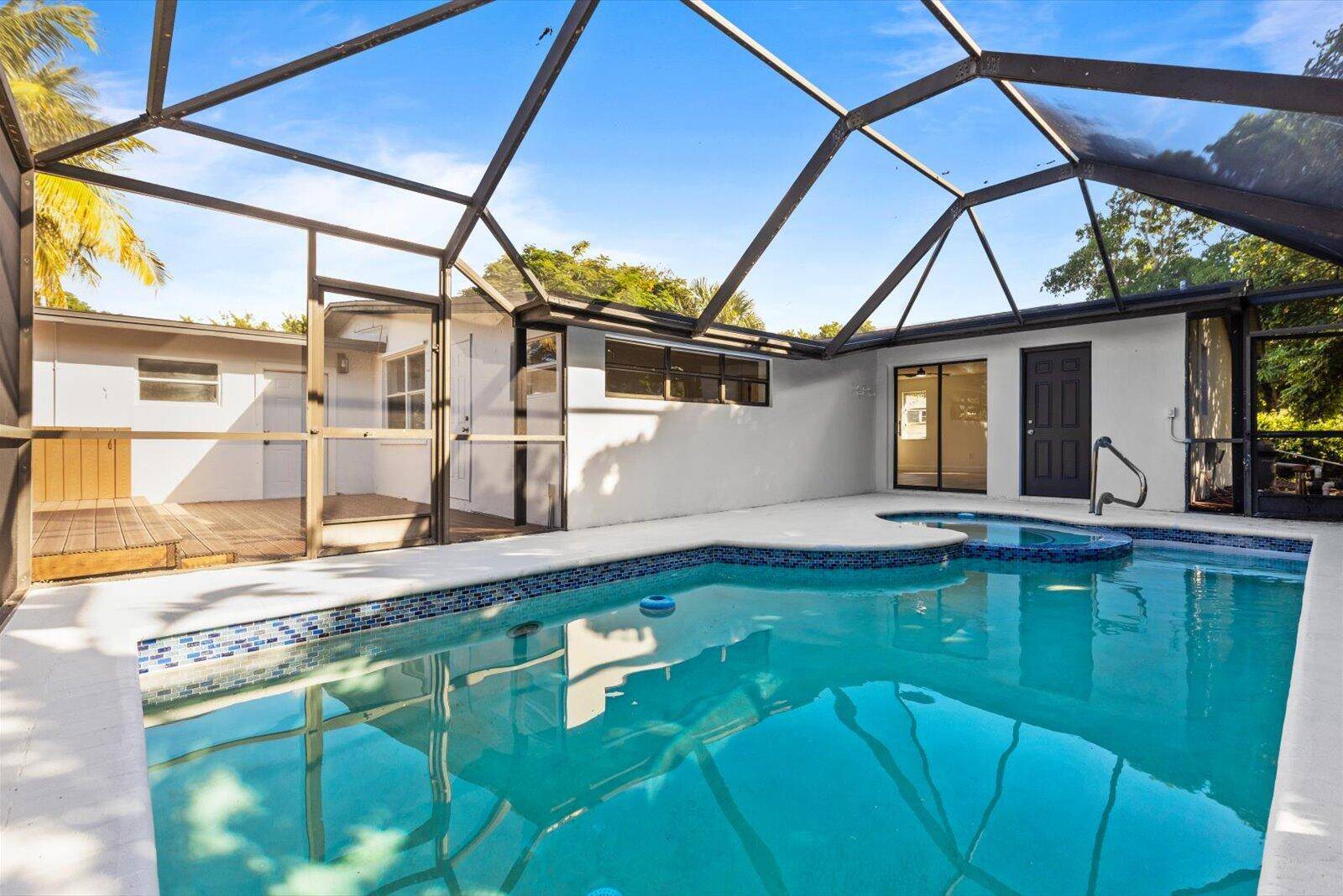 Pompano Beach, FL 33062,937 NE 25th AVE