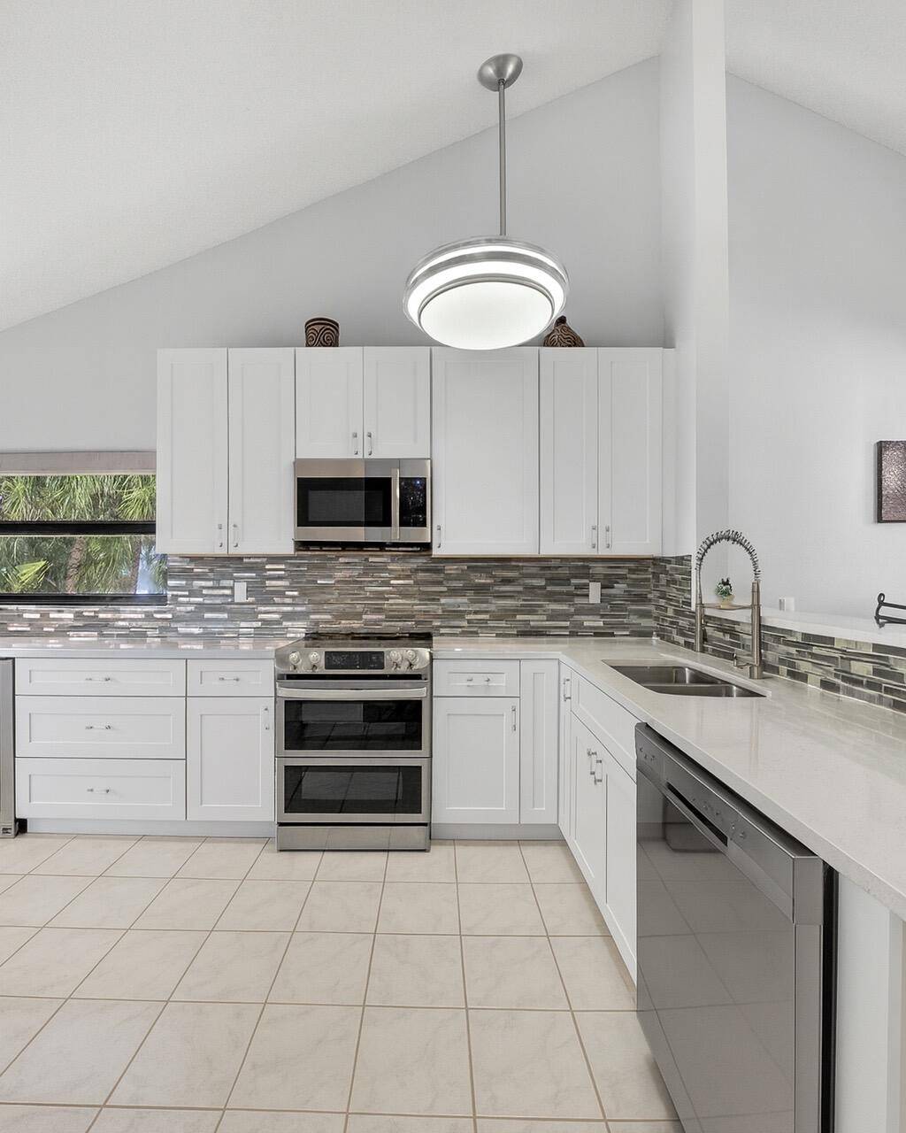 Boca Raton, FL 33498,10920 Lakemore LN 201