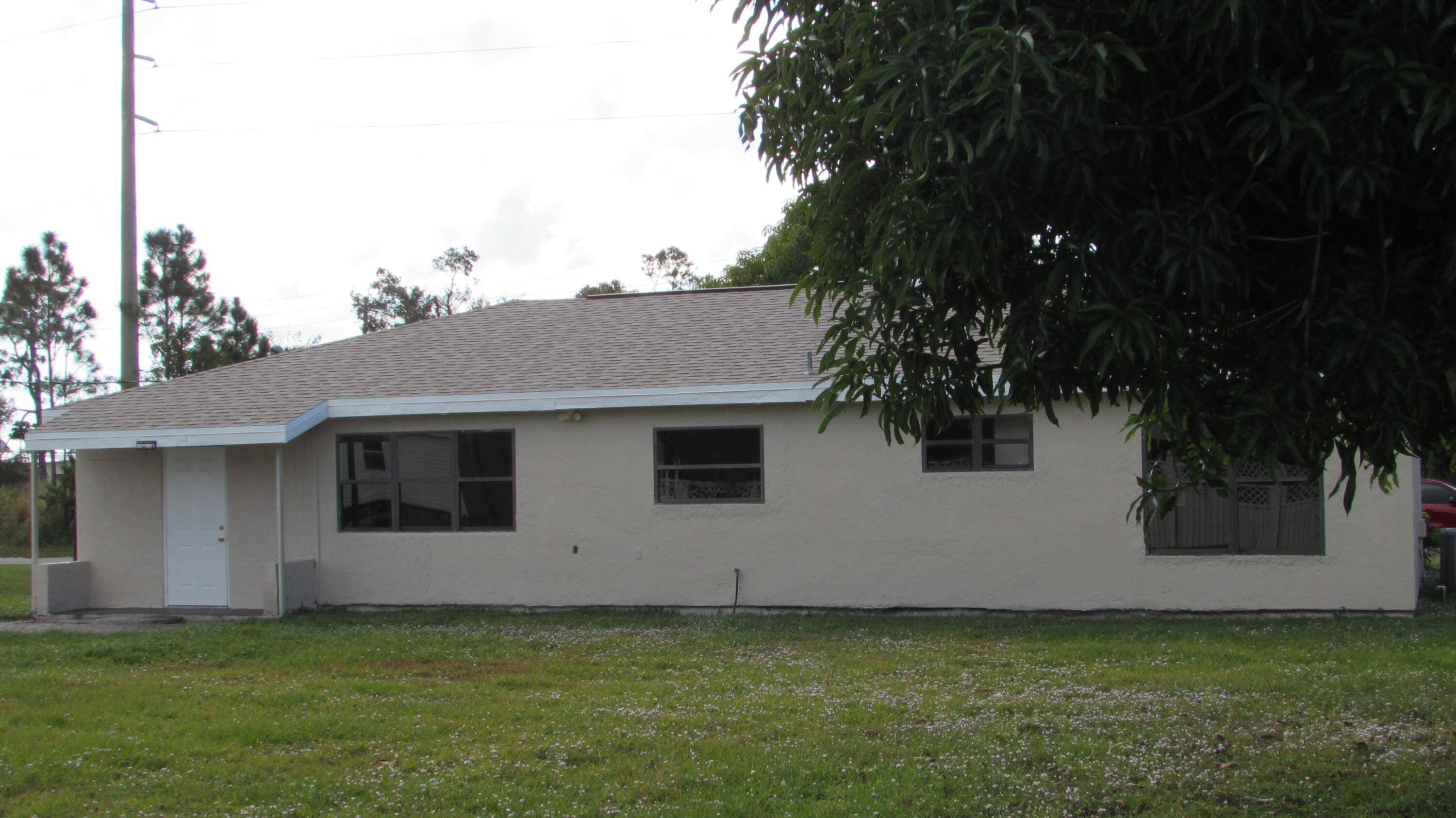 Vero Beach, FL 32962,674 SW 25th ST