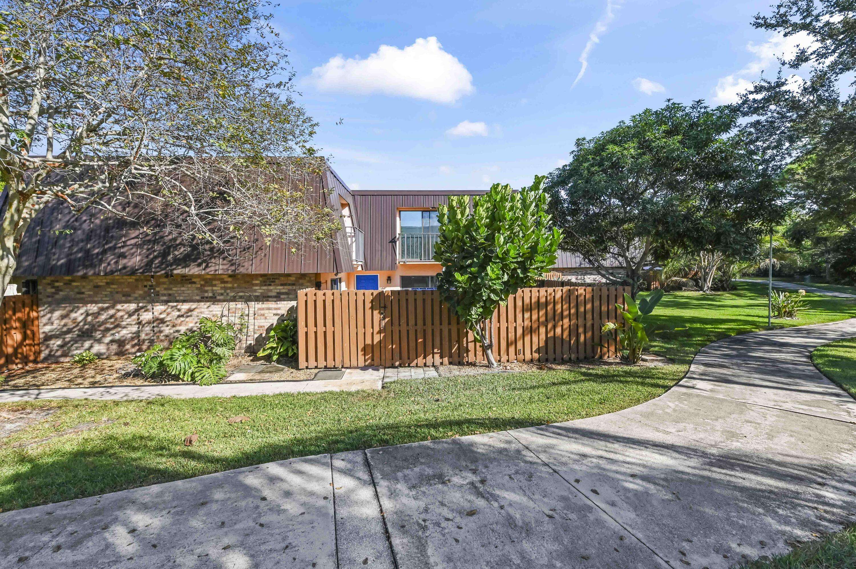 Stuart, FL 34997,5708 SE Windsong LN