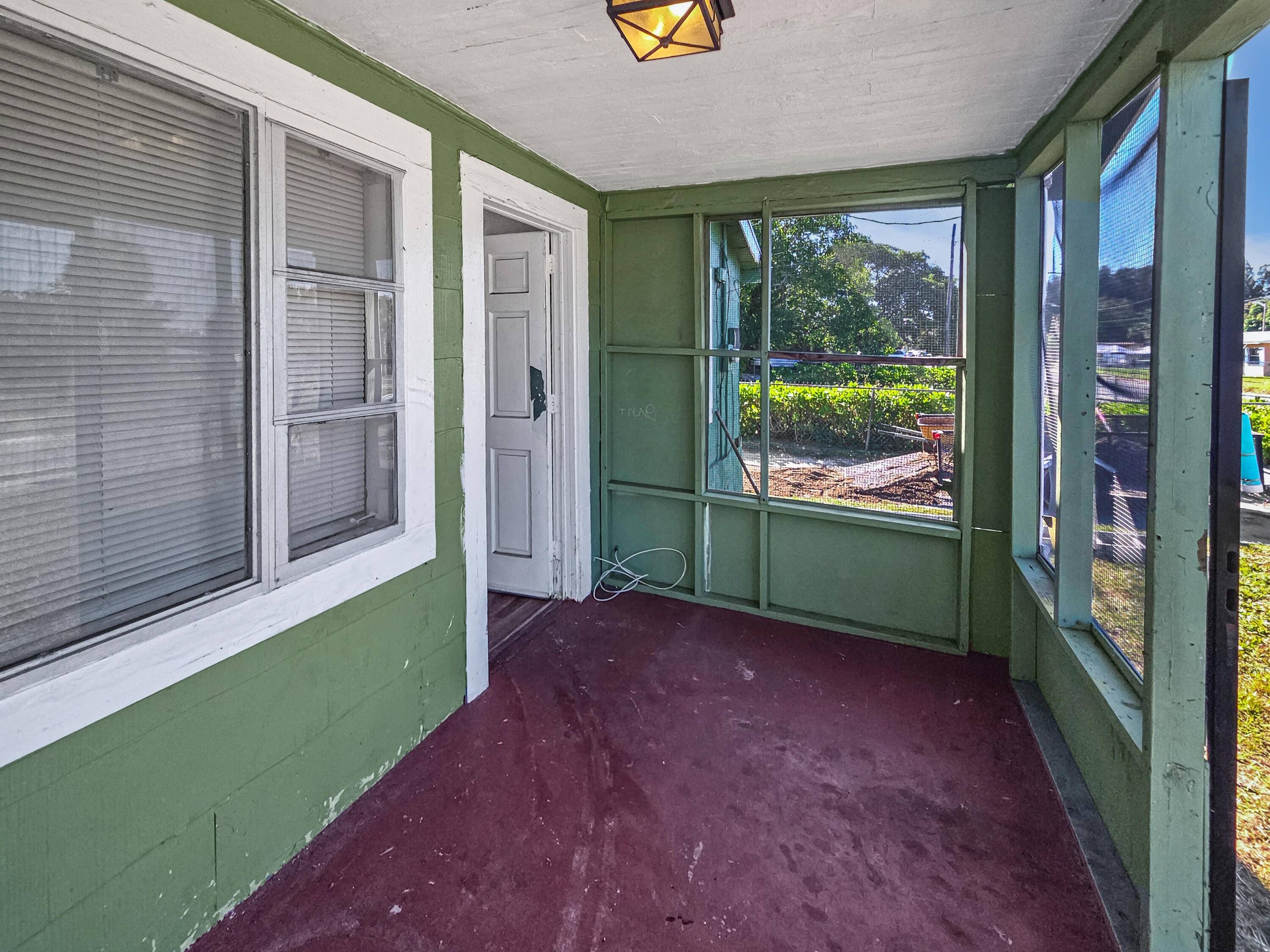 Fort Pierce, FL 34950,518 N 15th ST