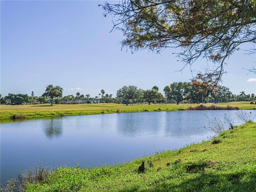 Vero Beach, FL 32962,40 Vista Gardens TRL 106