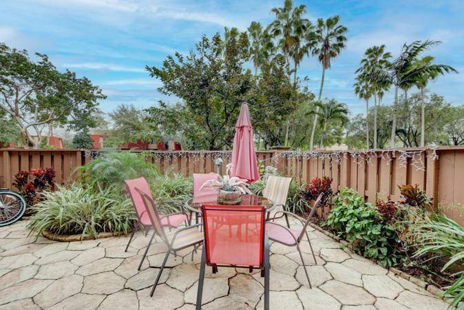 Boca Raton, FL 33433,8279 Severn DR C