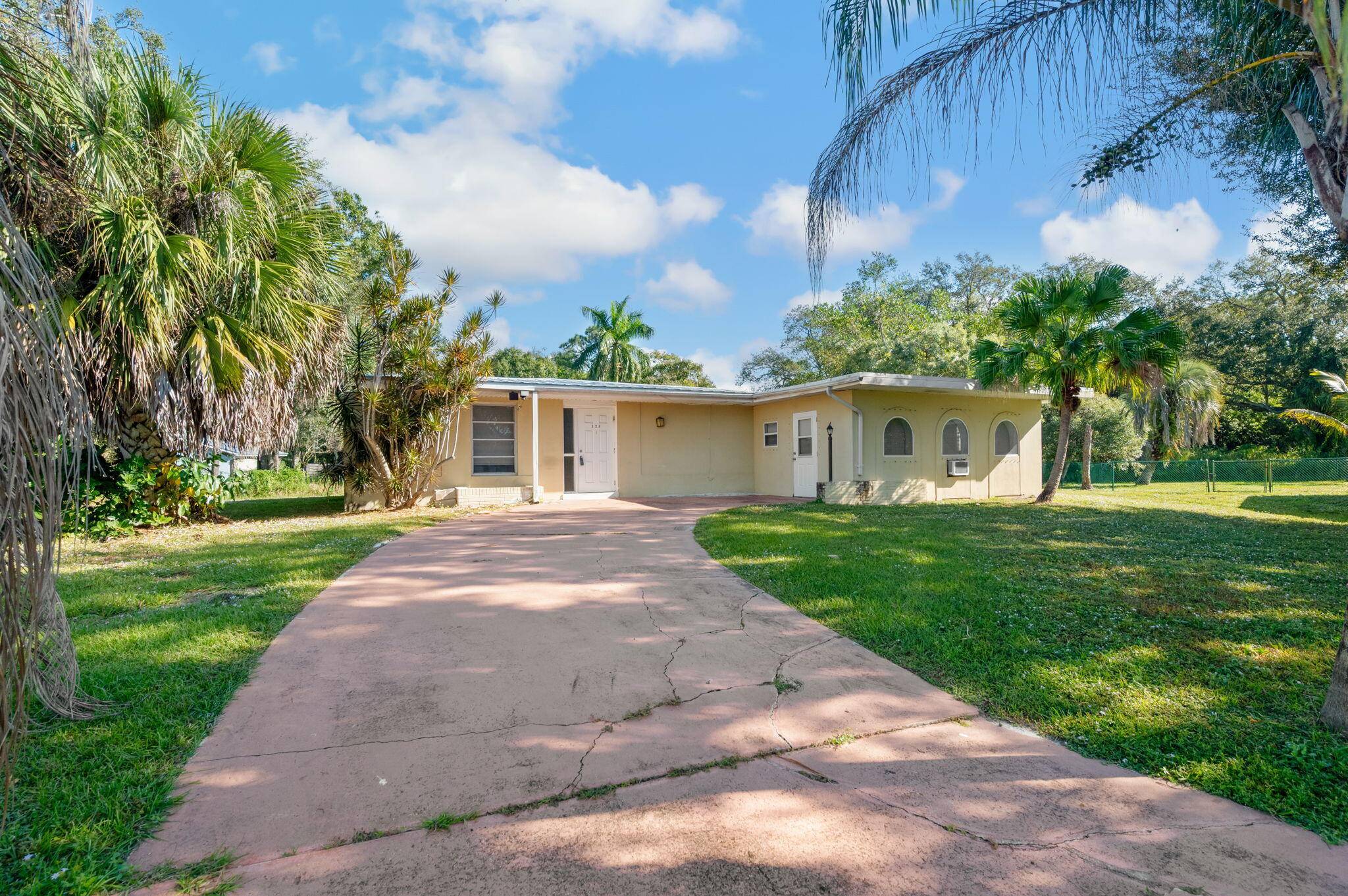 Port Saint Lucie, FL 34952,123 Aldea CT