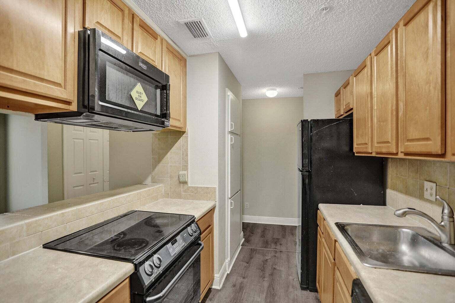 Boynton Beach, FL 33426,2301 N Congress AVE 21