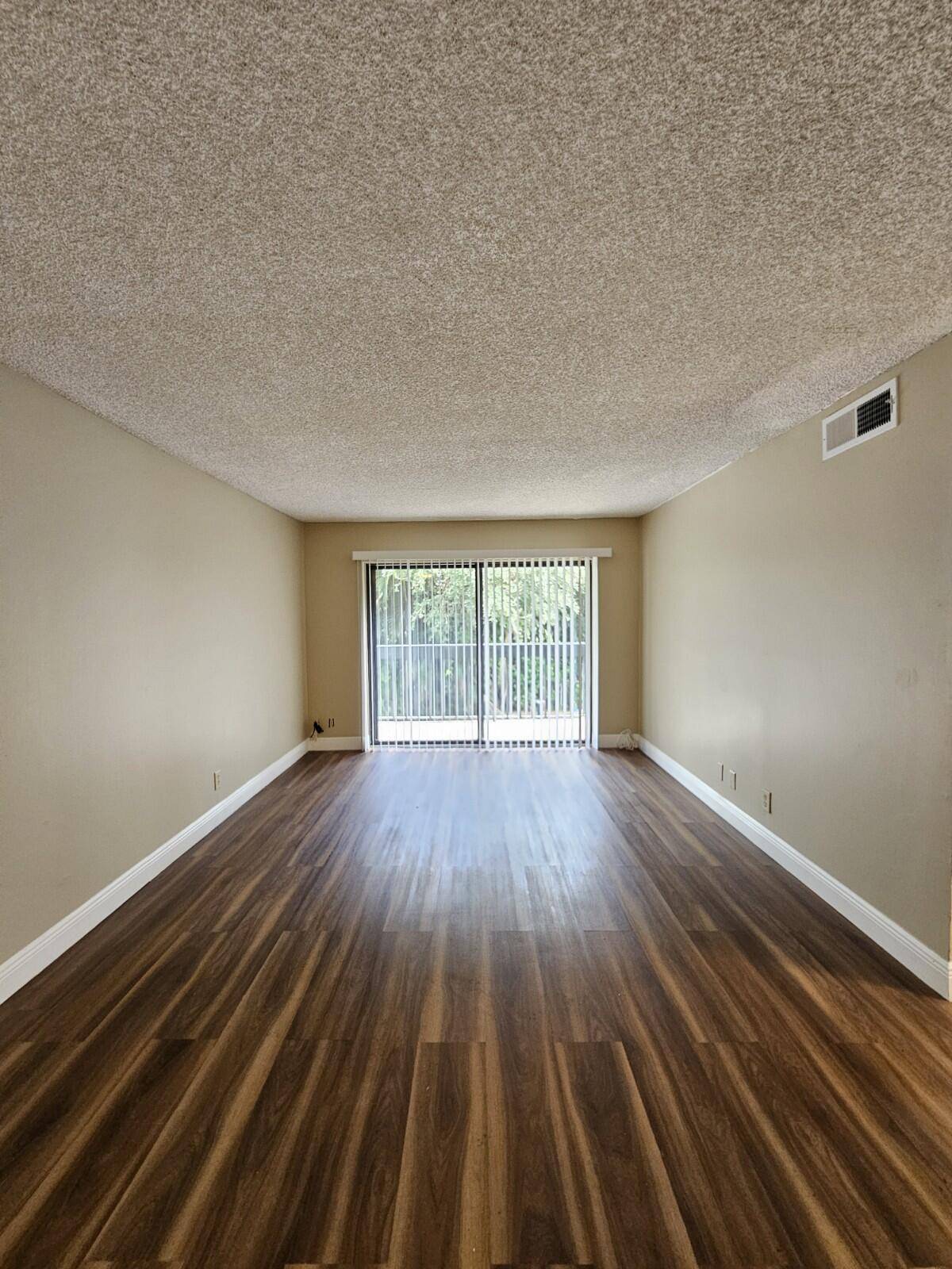 West Palm Beach, FL 33401,2000 N Congress AVE 207