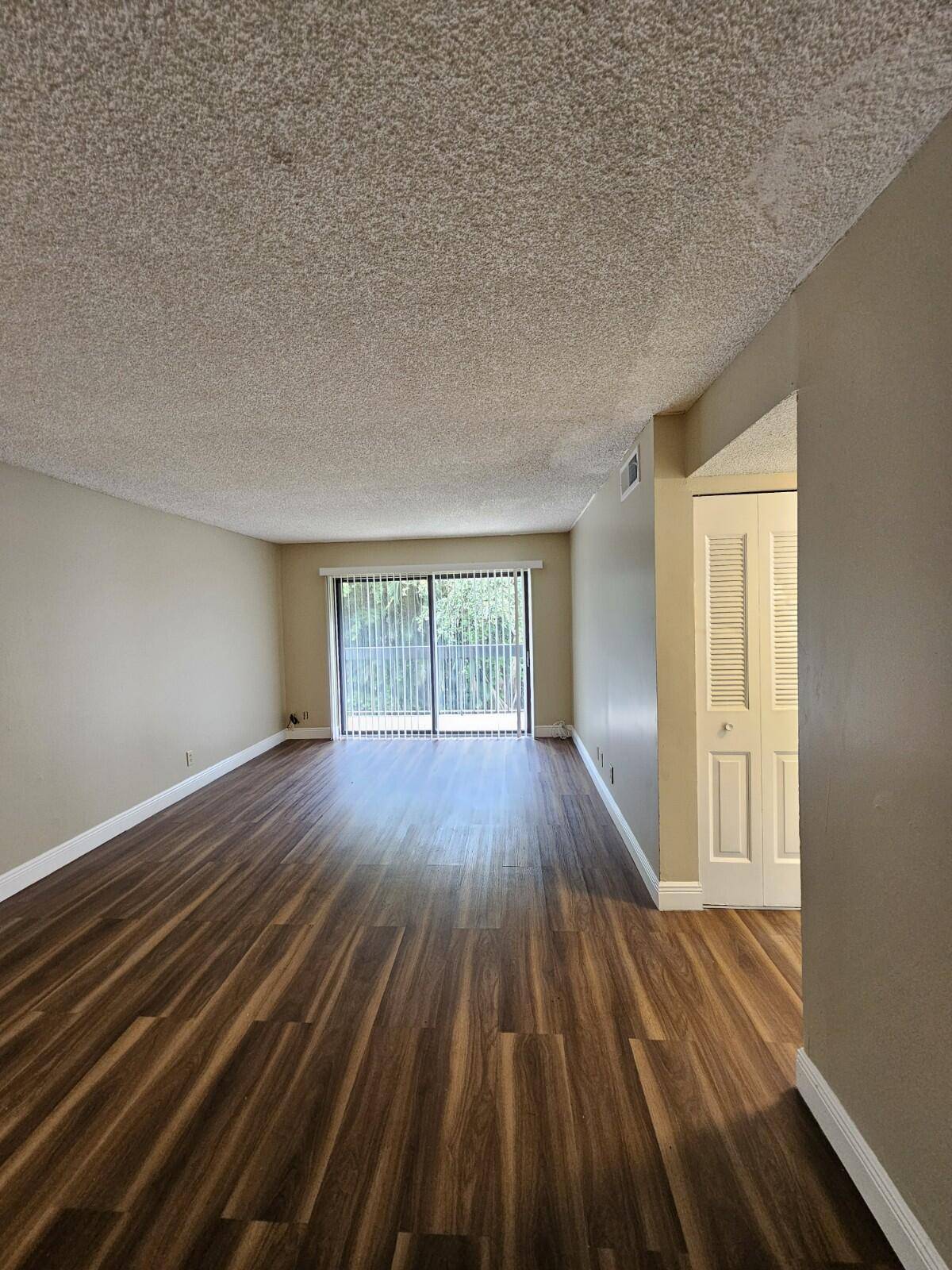 West Palm Beach, FL 33401,2000 N Congress AVE 207