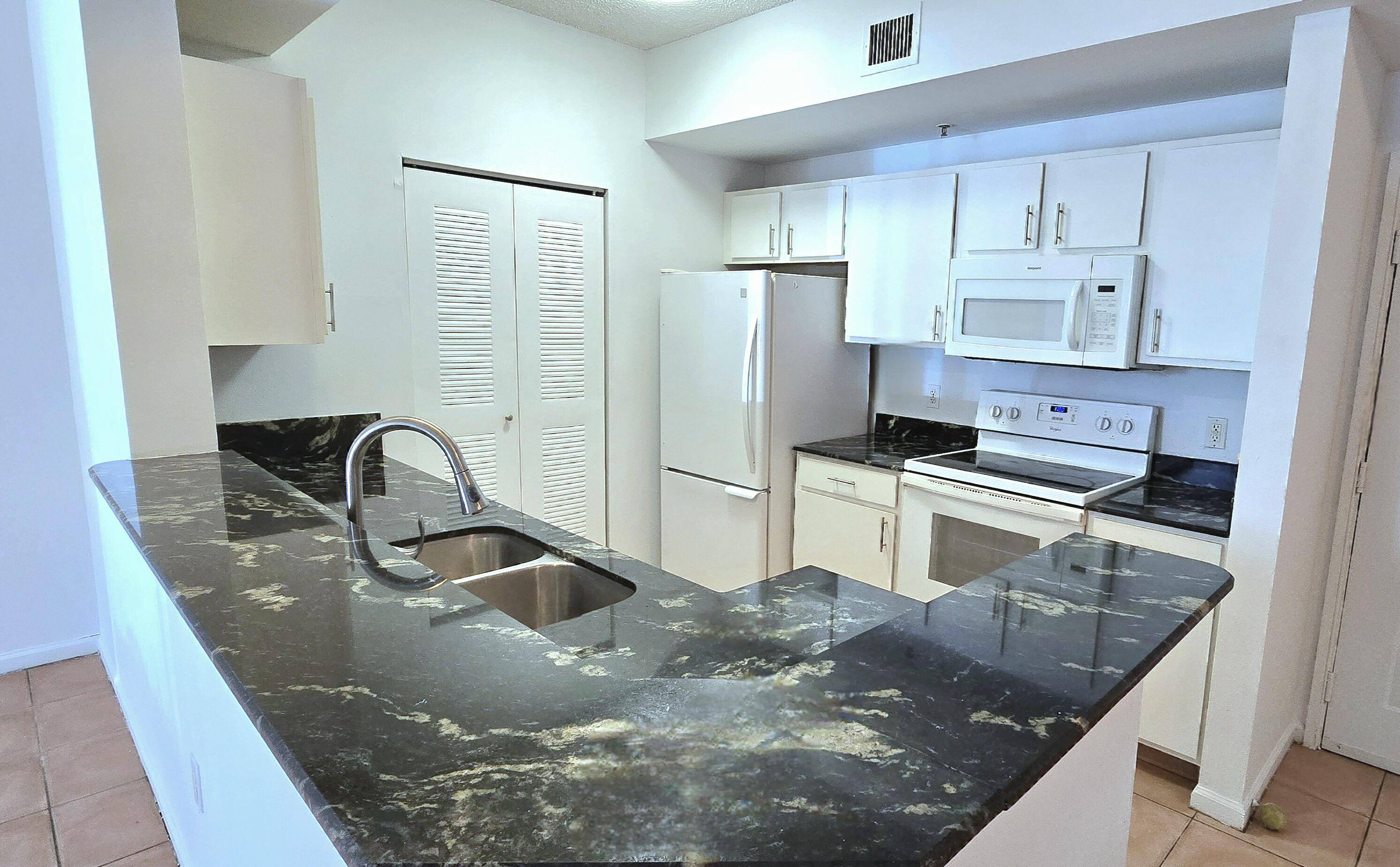 Hypoluxo, FL 33462,1000 Scotia DR 106