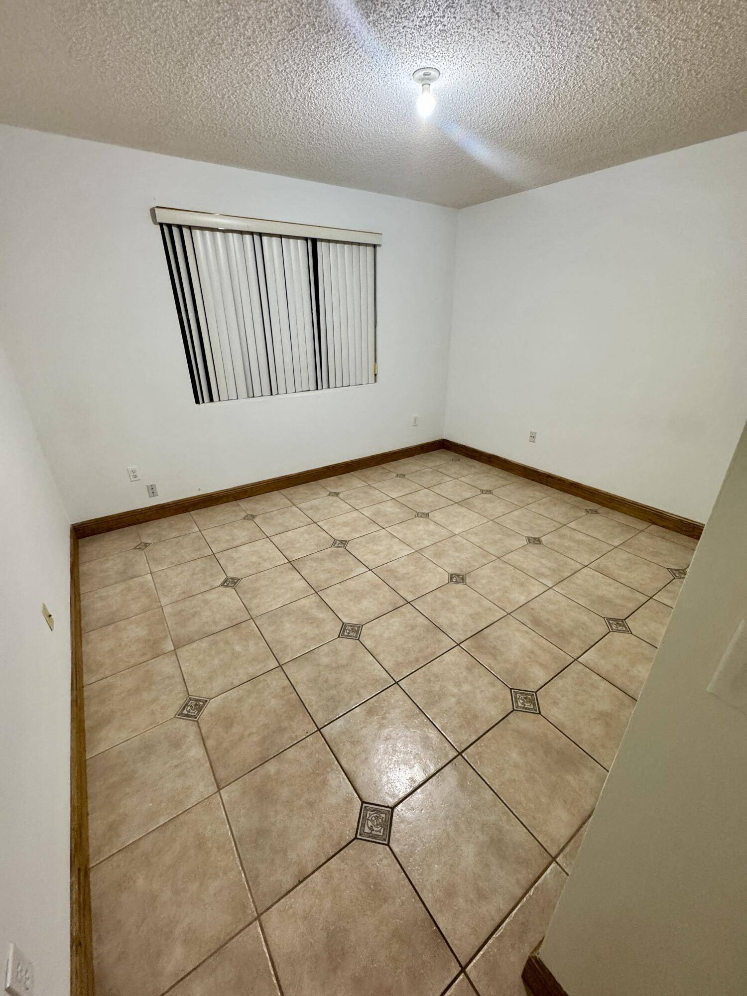 Miami, FL 33172,9189 Fontainebleau BLVD 502