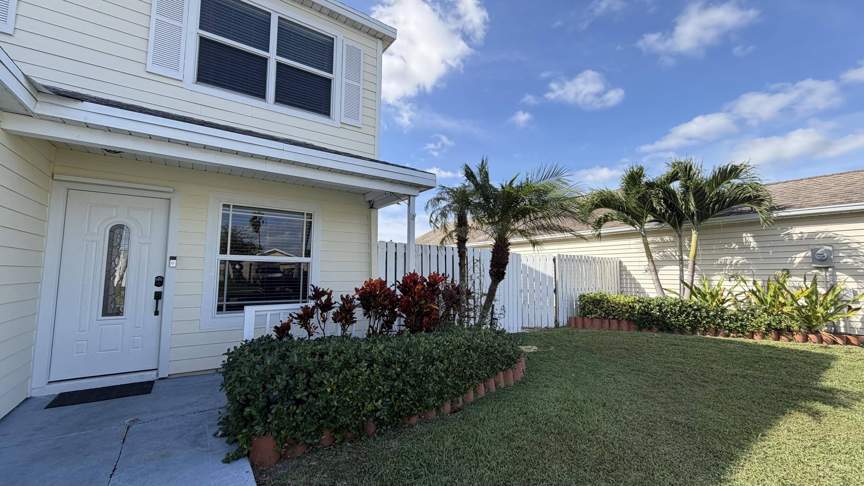 West Palm Beach, FL 33417,3911 Circle Lake Dr DR