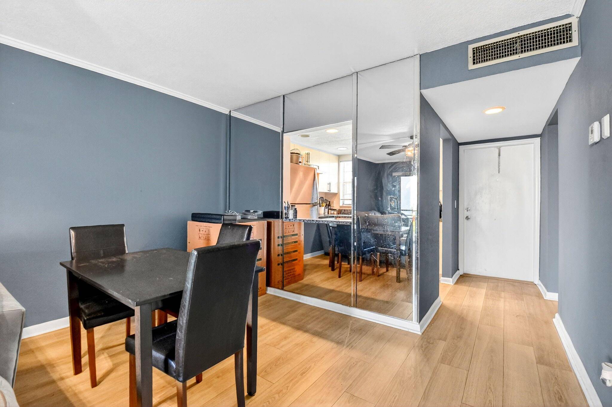 West Palm Beach, FL 33401,1630 Embassy DR 207