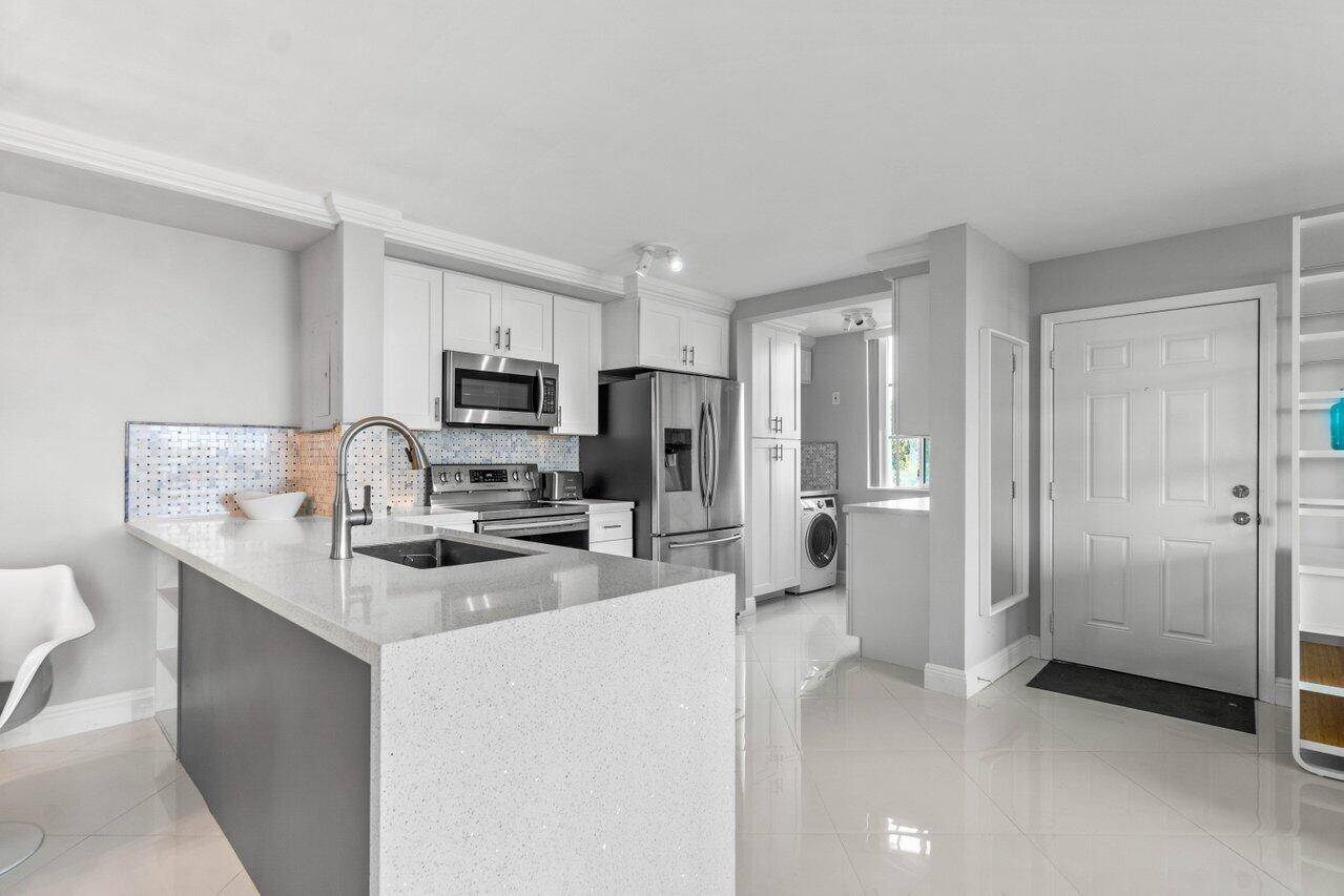 Hypoluxo, FL 33462,180 Yacht Club WAY 102