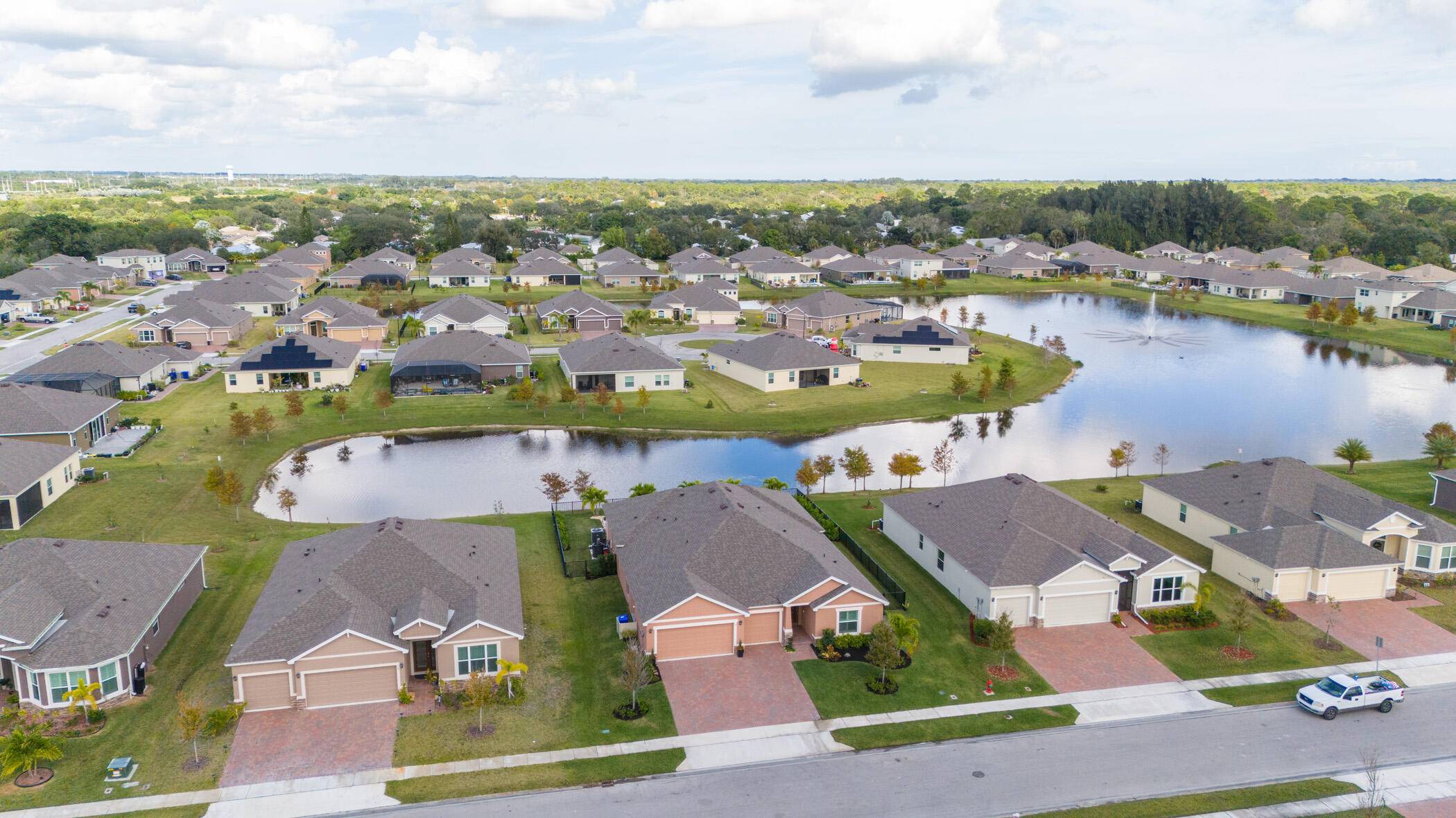 Vero Beach, FL 32968,6 52nd SQ