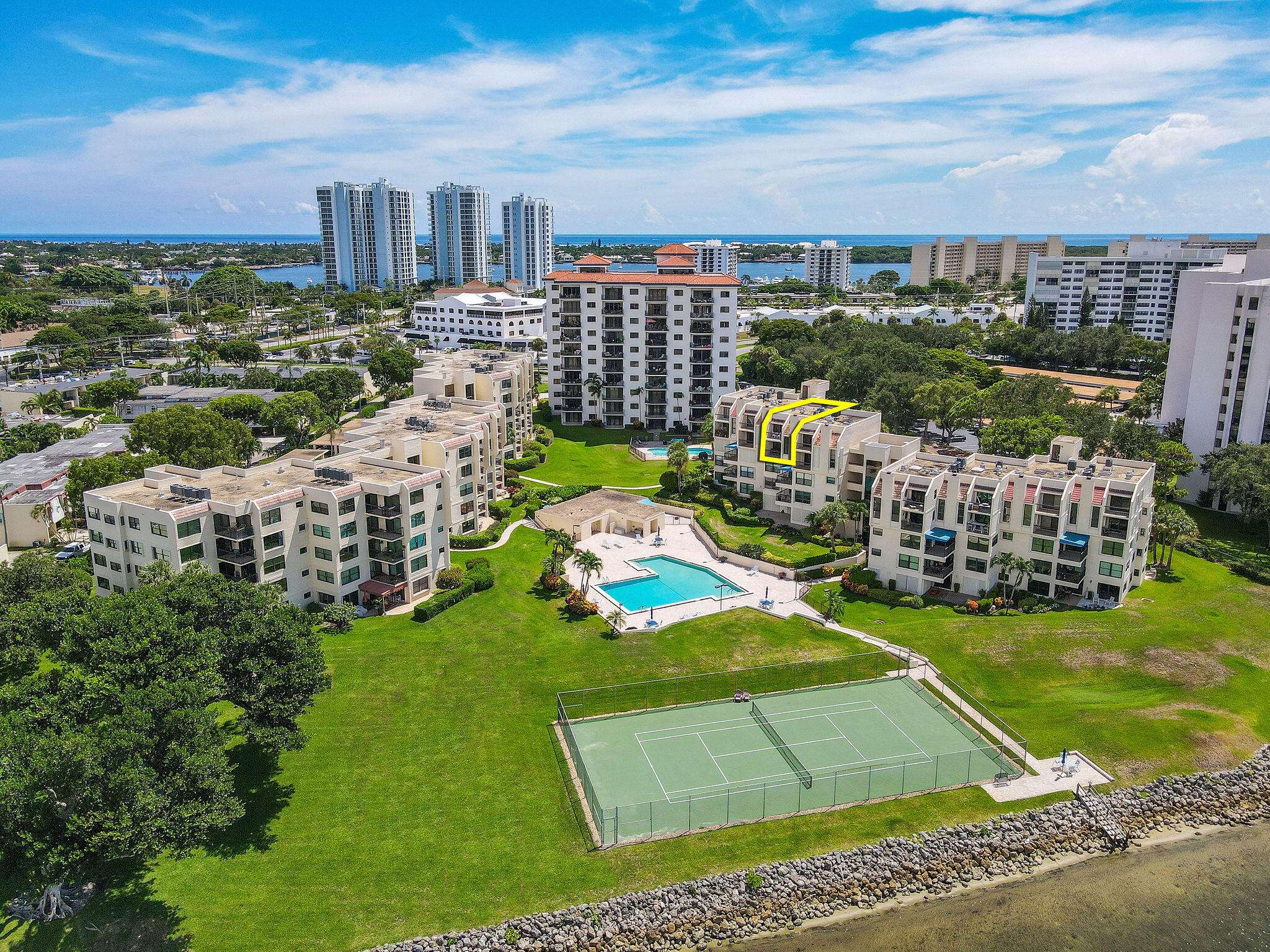 North Palm Beach, FL 33408,364 Golfview RD 506