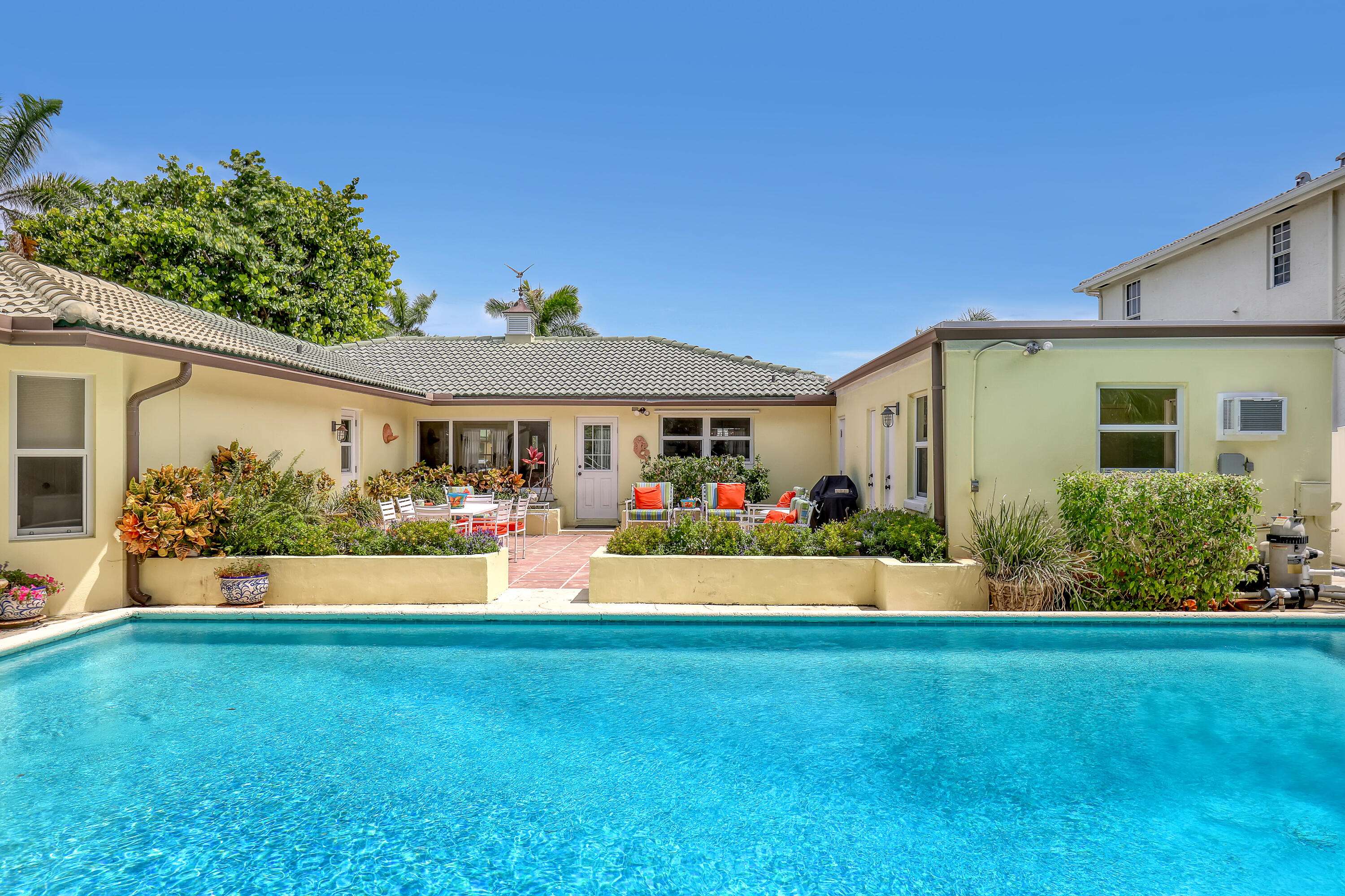 Palm Beach Shores, FL 33404,219 Claremont LN