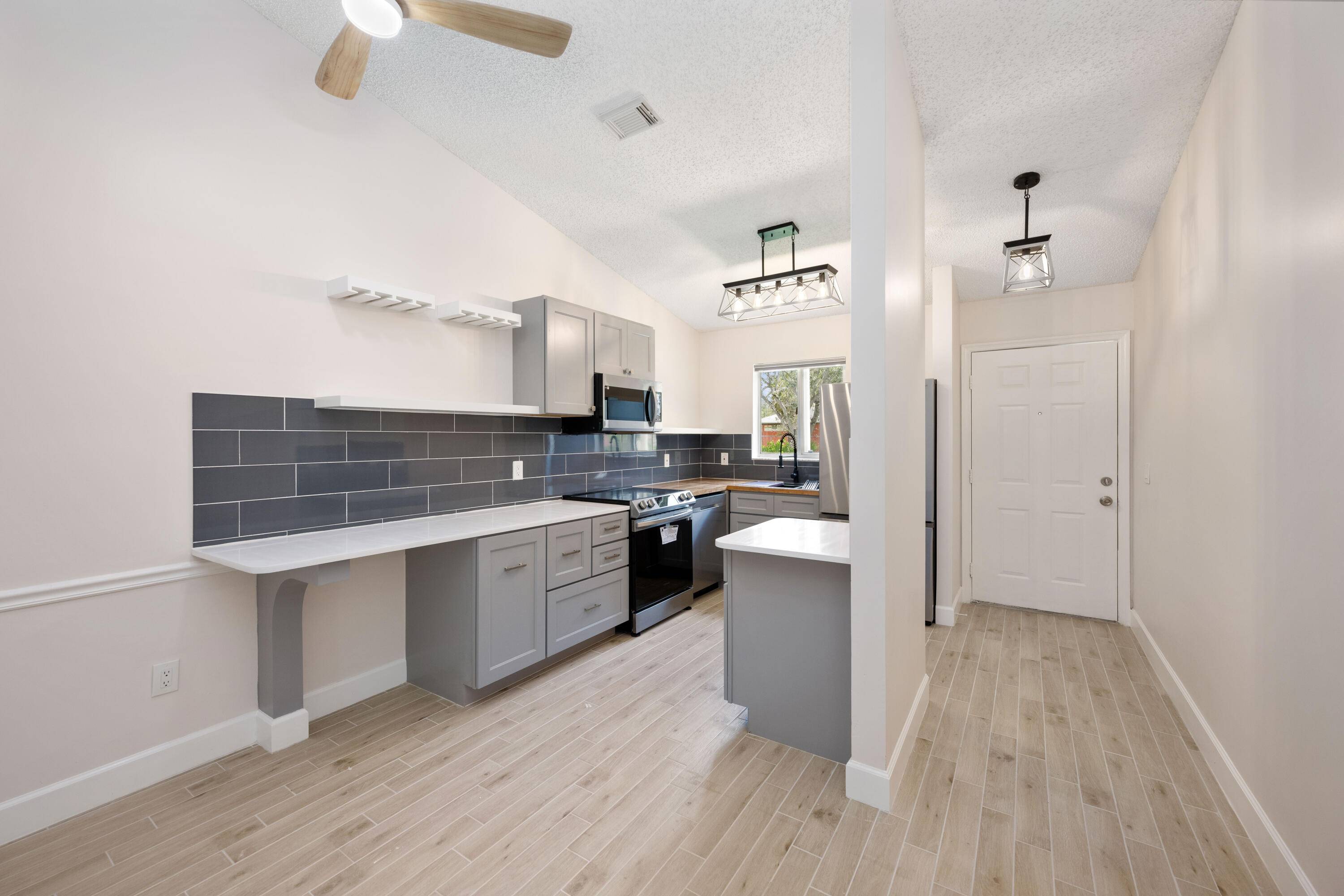 West Palm Beach, FL 33417,5214 Stacy ST 22