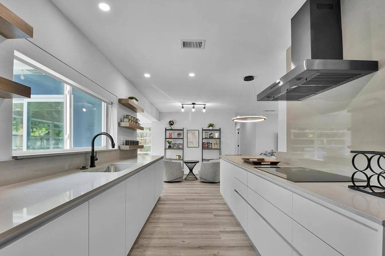 Delray Beach, FL 33444,803 Bluebird DR