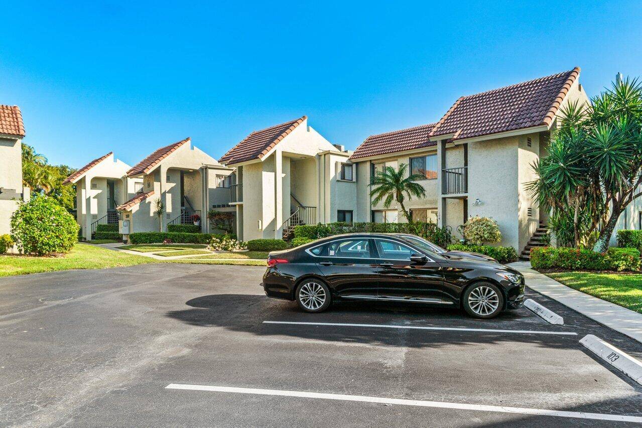 Boynton Beach, FL 33437,5589 Fairway Park DR 202