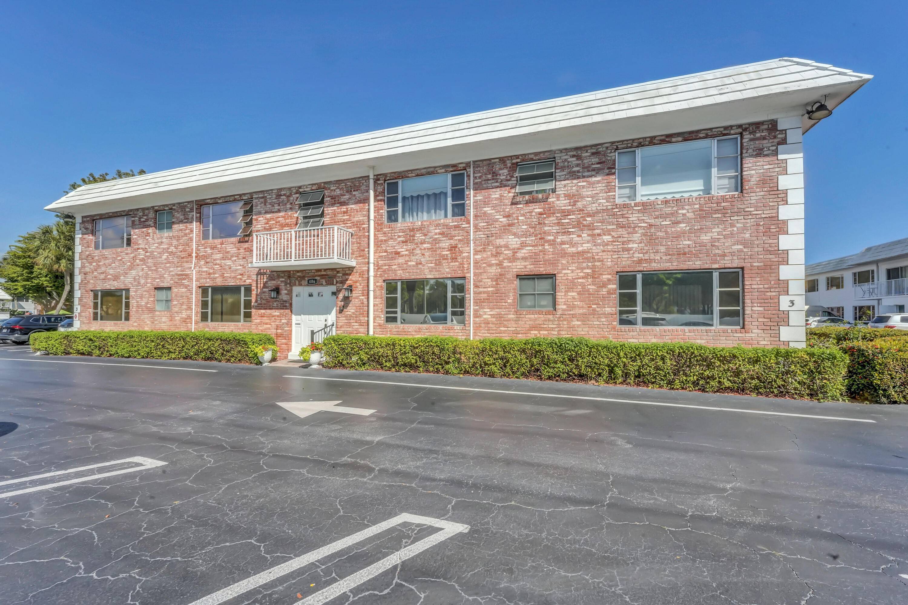 Pompano Beach, FL 33060,406 S Cypress RD 330