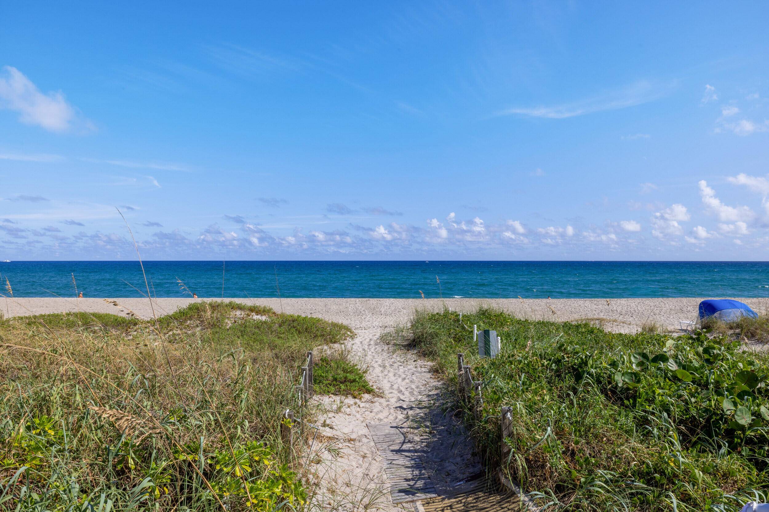 Palm Beach, FL 33480,2778 S Ocean BLVD 203s