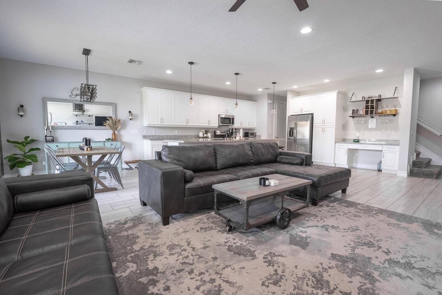 Royal Palm Beach, FL 33411,11985 Park Central