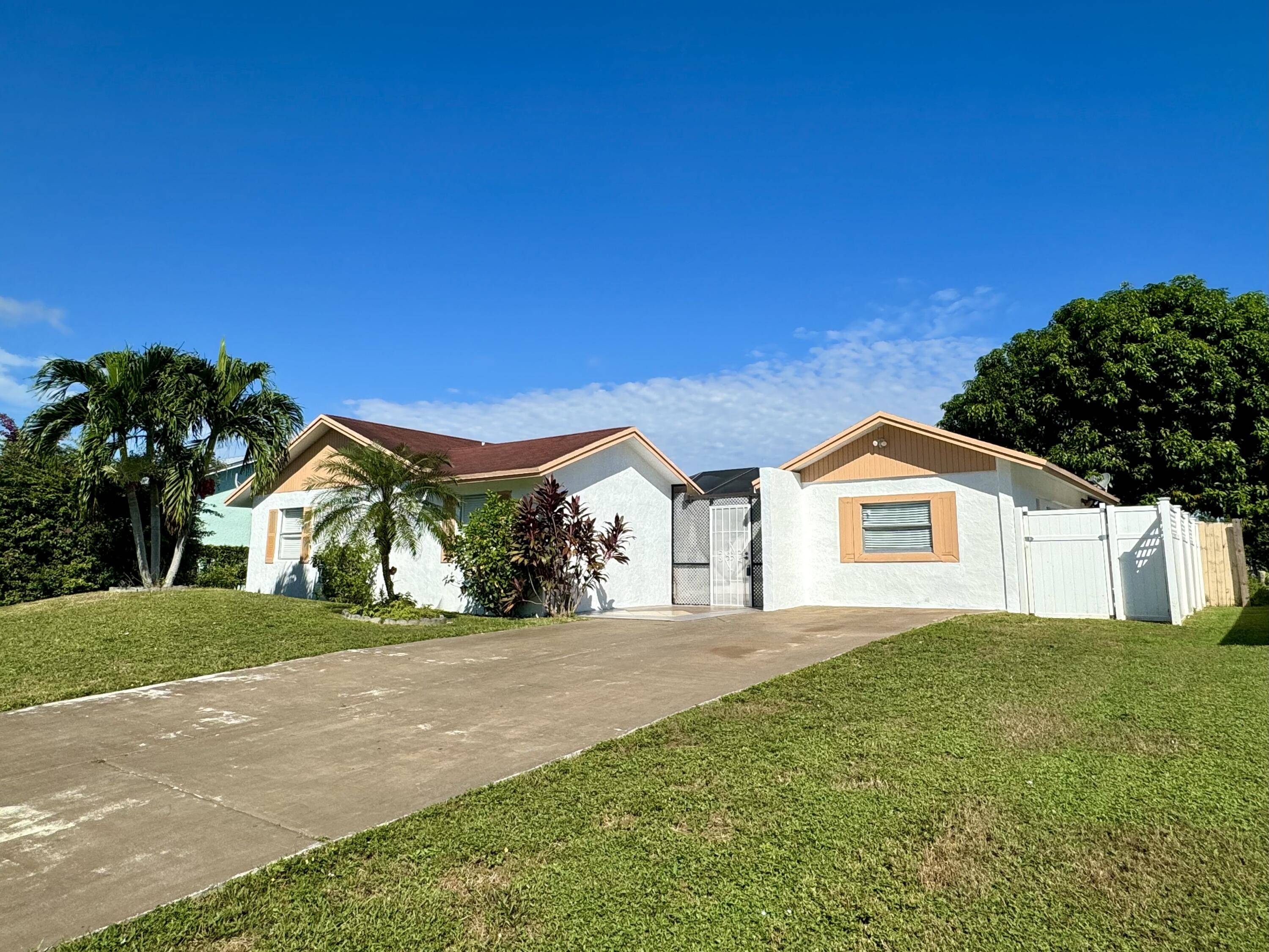 Royal Palm Beach, FL 33414,10317 Pippin LN