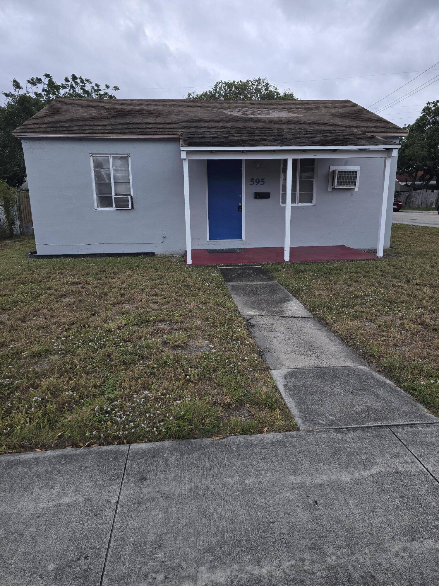 Riviera Beach, FL 33404,595 W 3rd ST