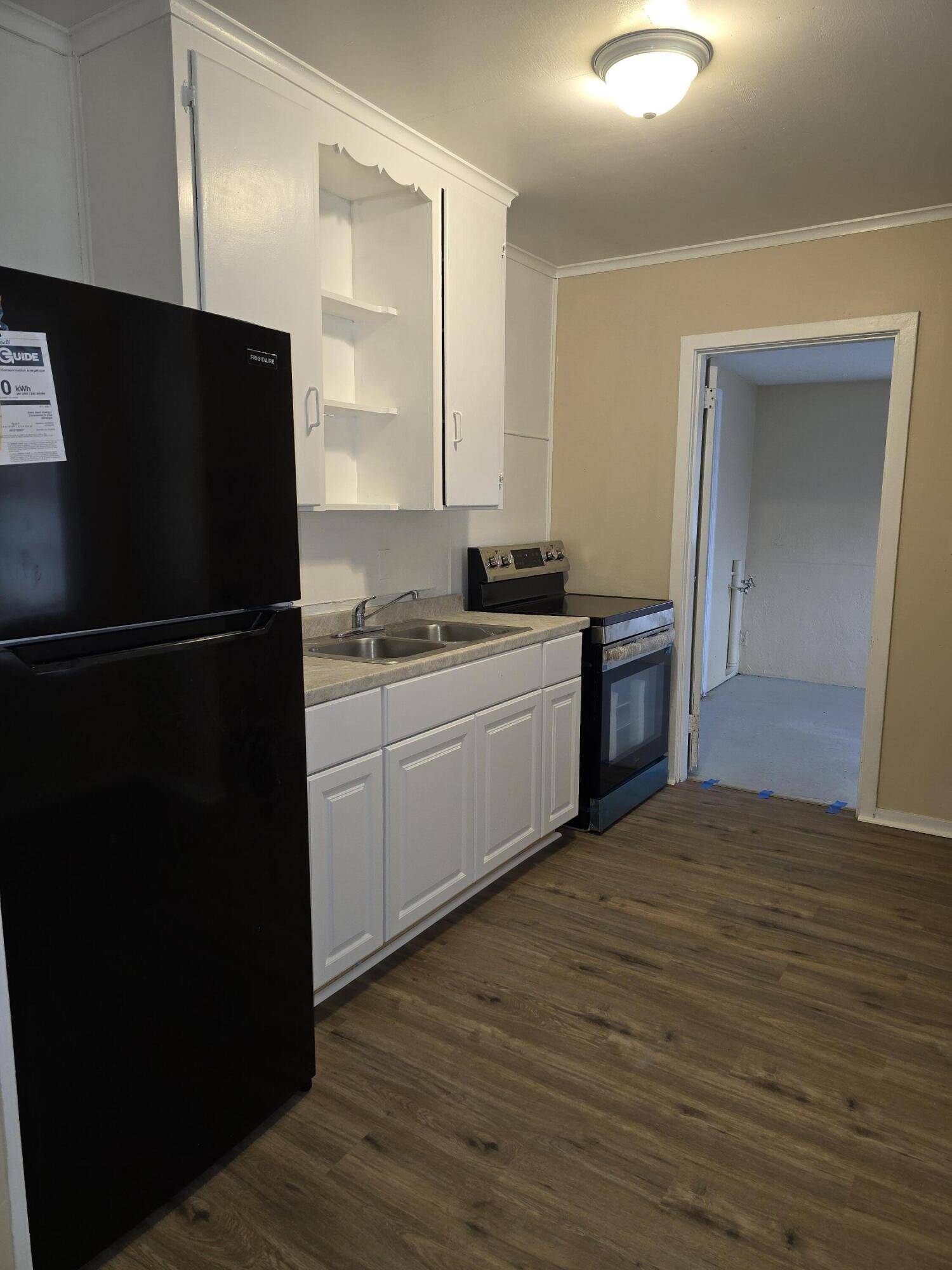 Riviera Beach, FL 33404,595 W 3rd ST