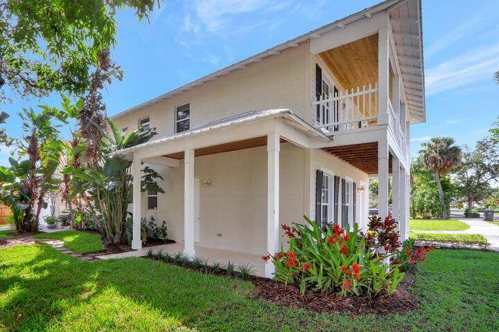 Stuart, FL 34994,516 NW North River DR