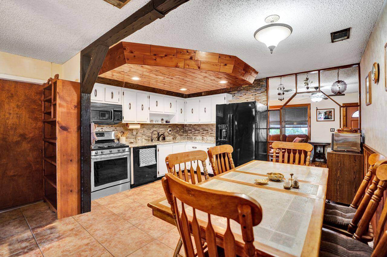 Greenacres, FL 33463,4387 Appian WAY