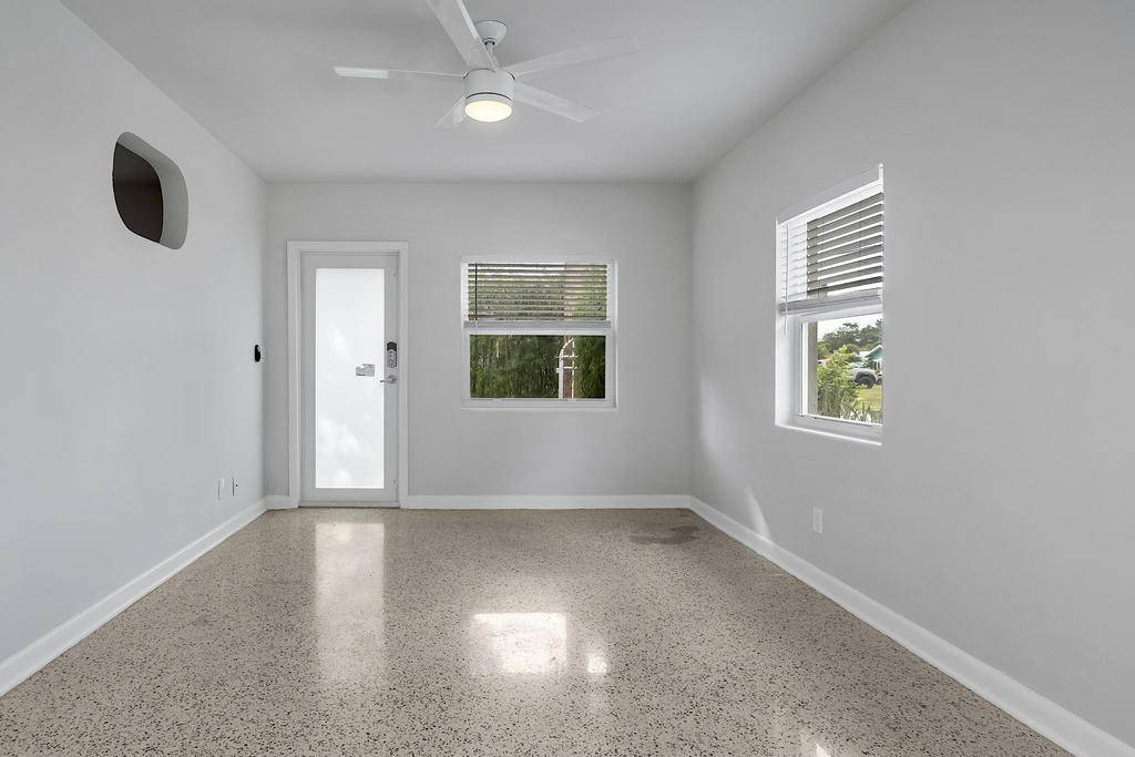 Lake Worth Beach, FL 33460,17 S Ocean Breeze 4